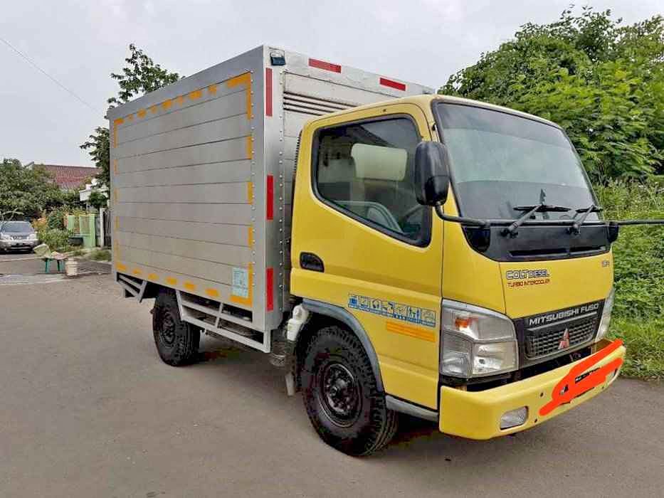2012 Mitsubishi fe 71 engkel box short