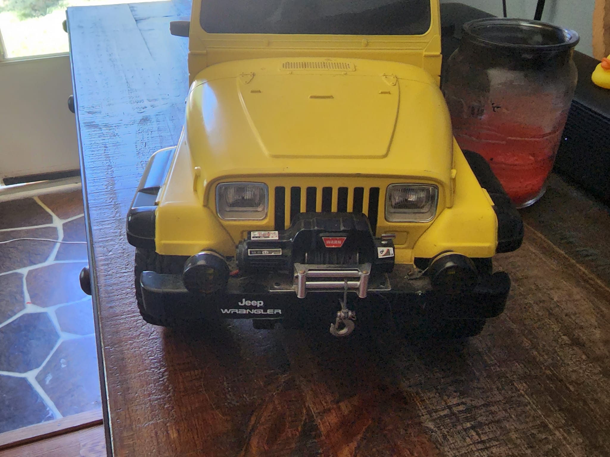 Fully functional 1/6 scale 21st century jeep model with working