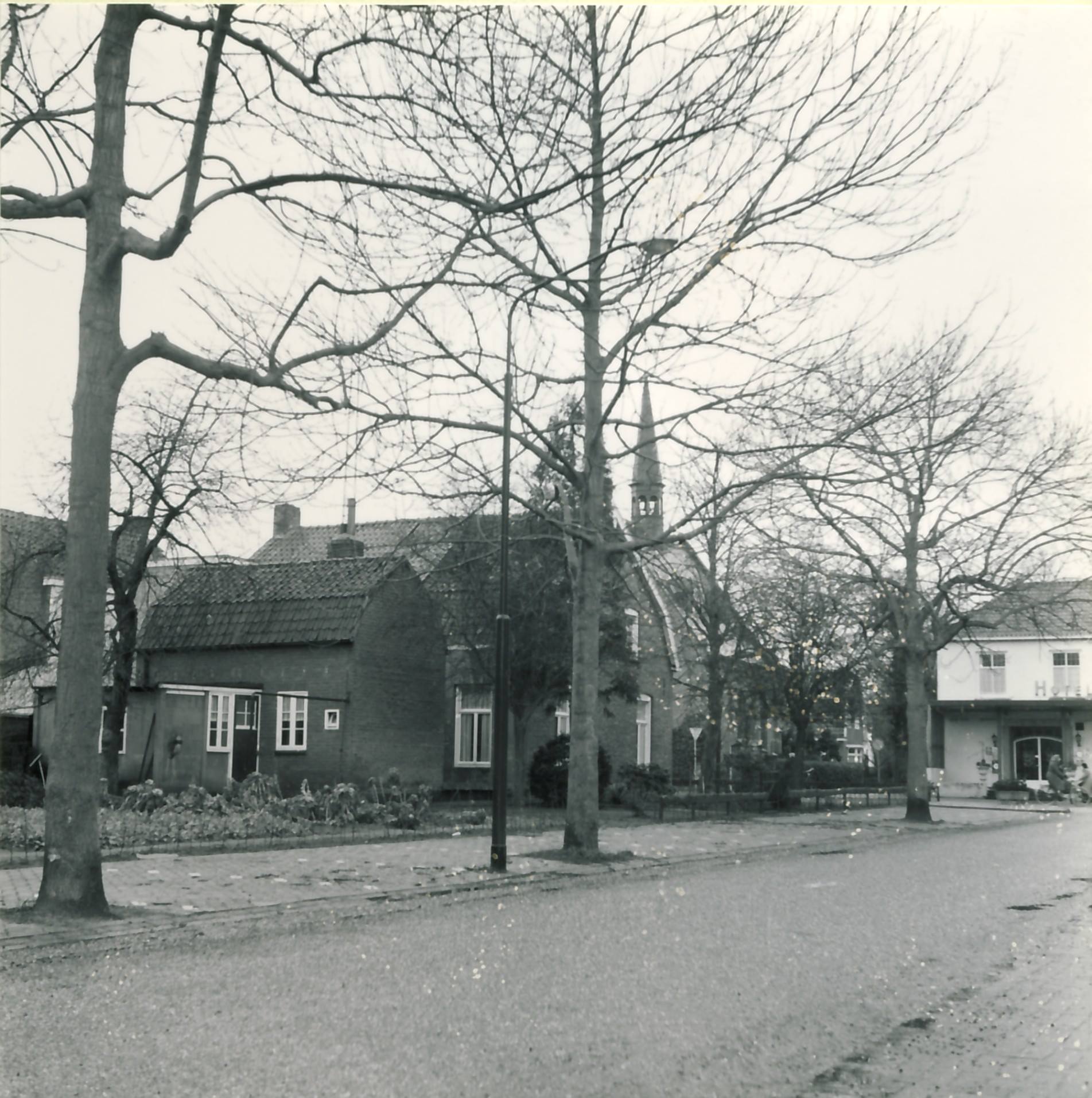 Een paar foto's uit Heeze deze keer. De oudste foto is volgens een ...