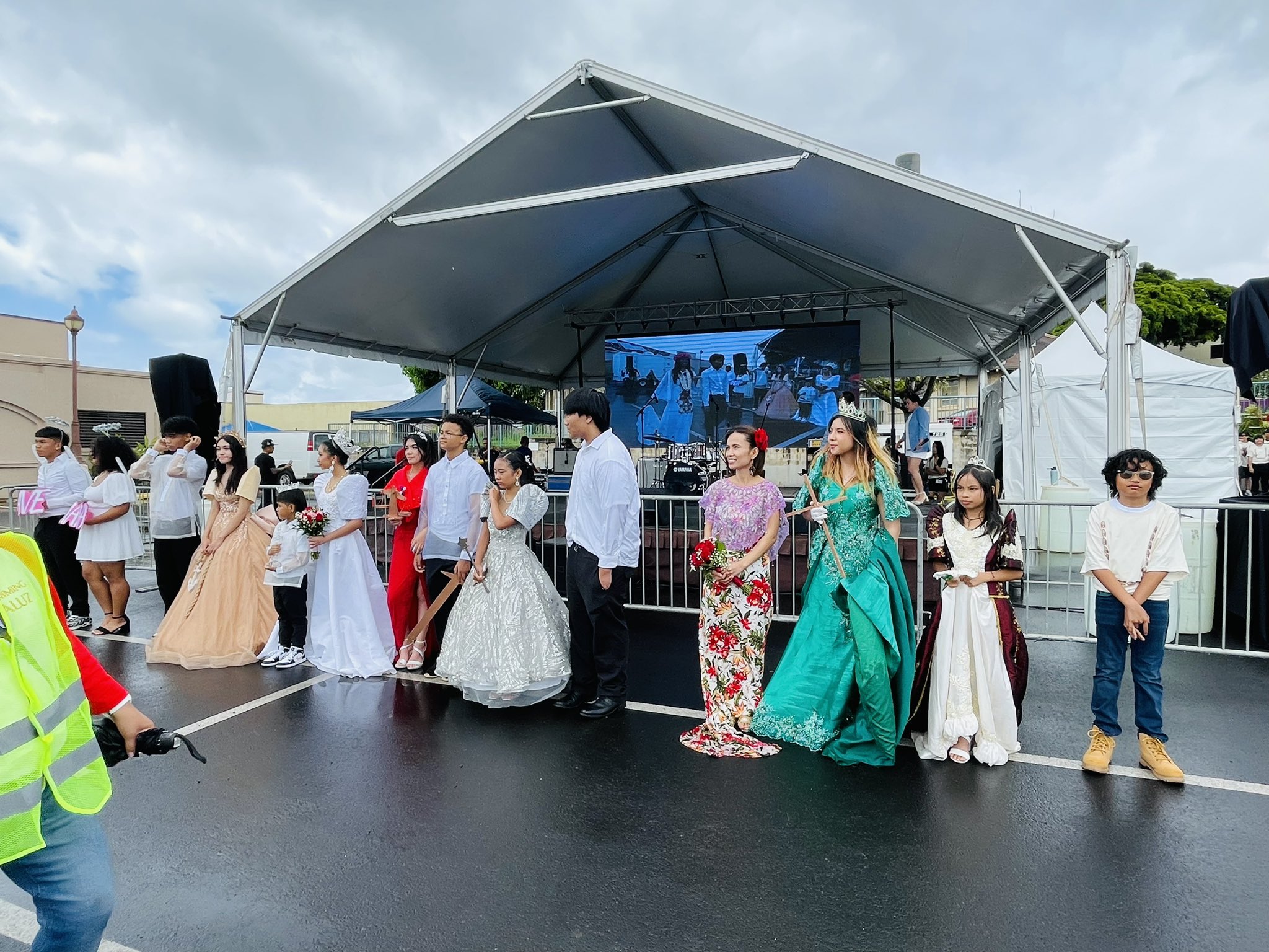 ABS-CBN - FLORES DE MAYO SA HAWAII 💐🤙 LOOK: The Filipino community in ...