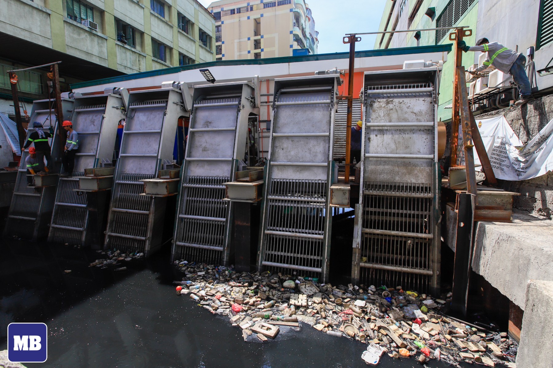 MANILA - LOOK: Contractor of the Department of Public Works (DPWH) and ...