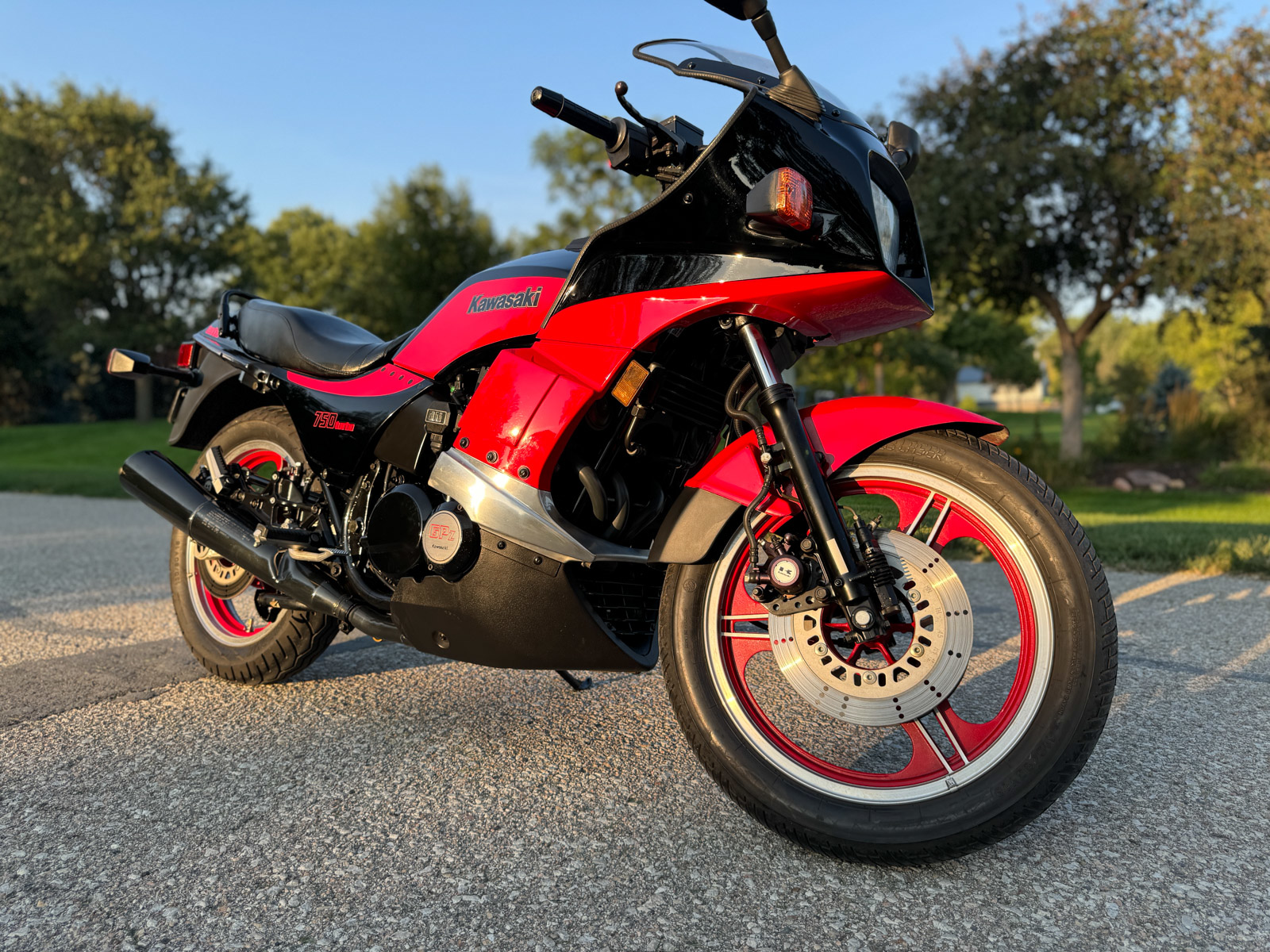 トミー Back in 1995, Sport Rider had this to say about Wednesday's 5th