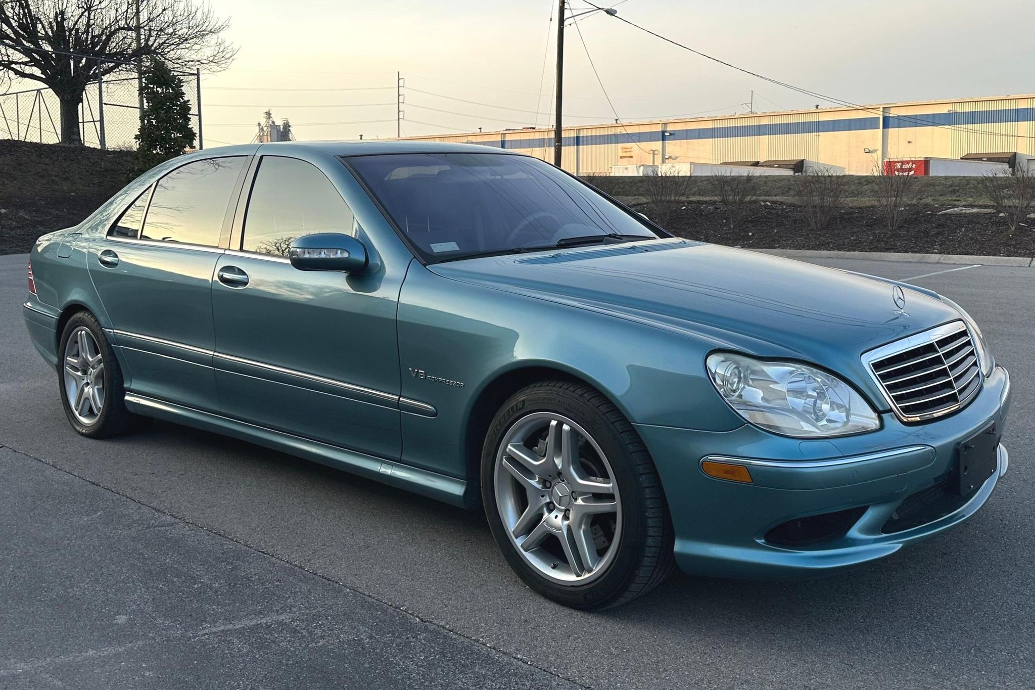 メルセデスベンツ S55 AMG MERCEDES-BENZ W220 MB 改 THIS… is a 2003 Mercedes-Benz S55 AMG! The S55 AMG is the high