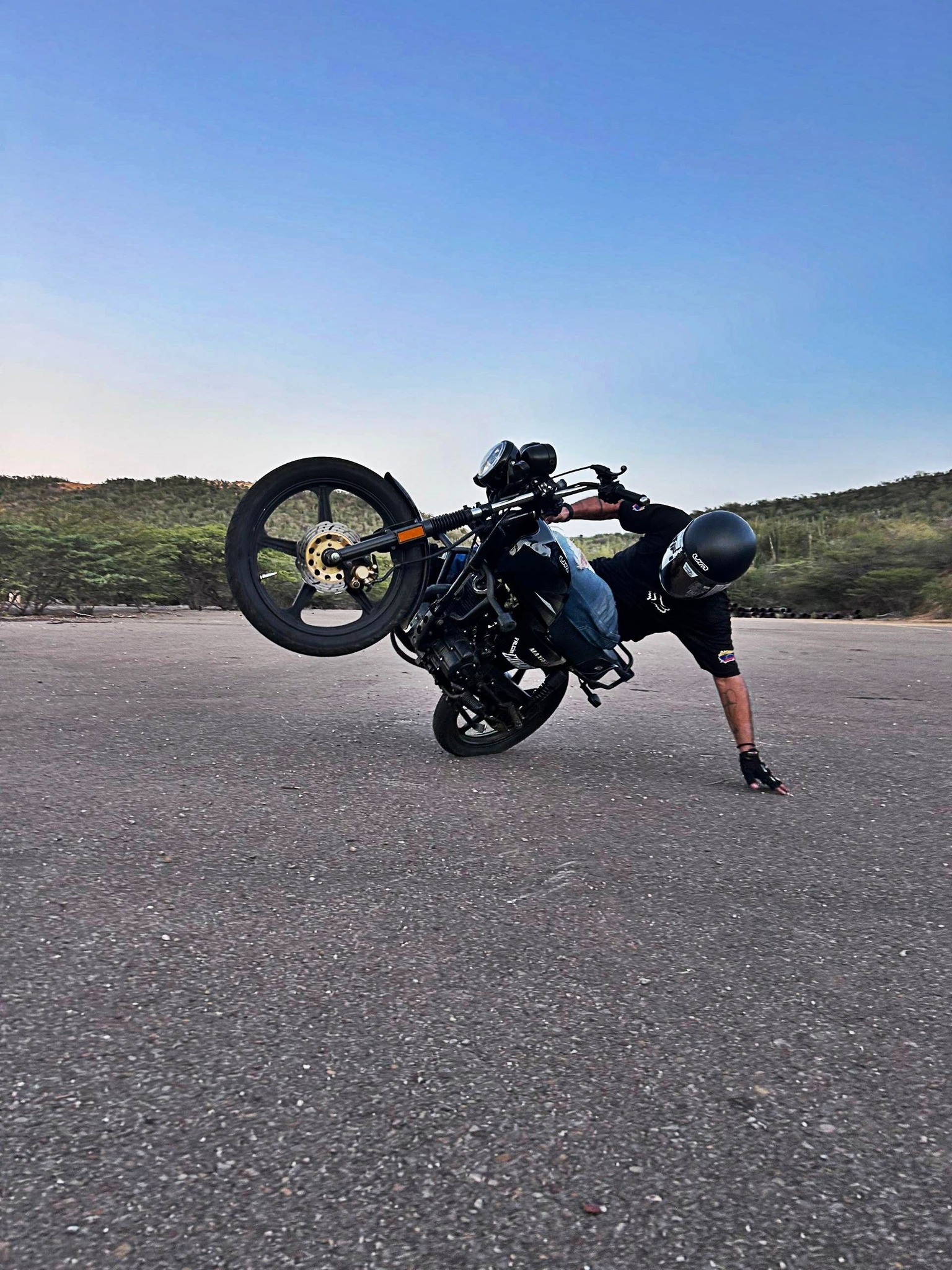 Piloto de fuga en la kawanavi jajaja 🤣 #flight #motos #humor #grau # ...