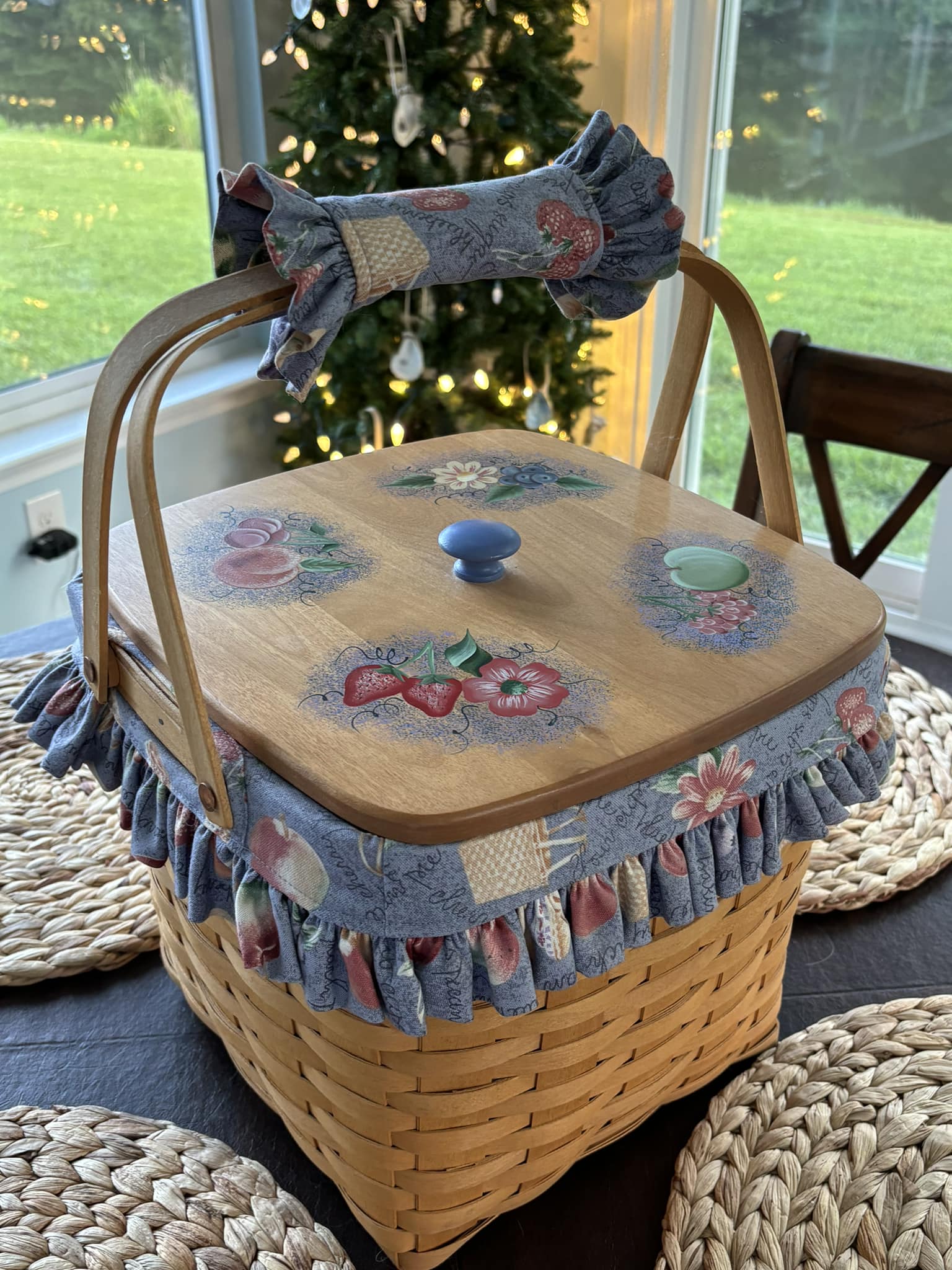 Longaberger two pie basket with custom lid display picture 1