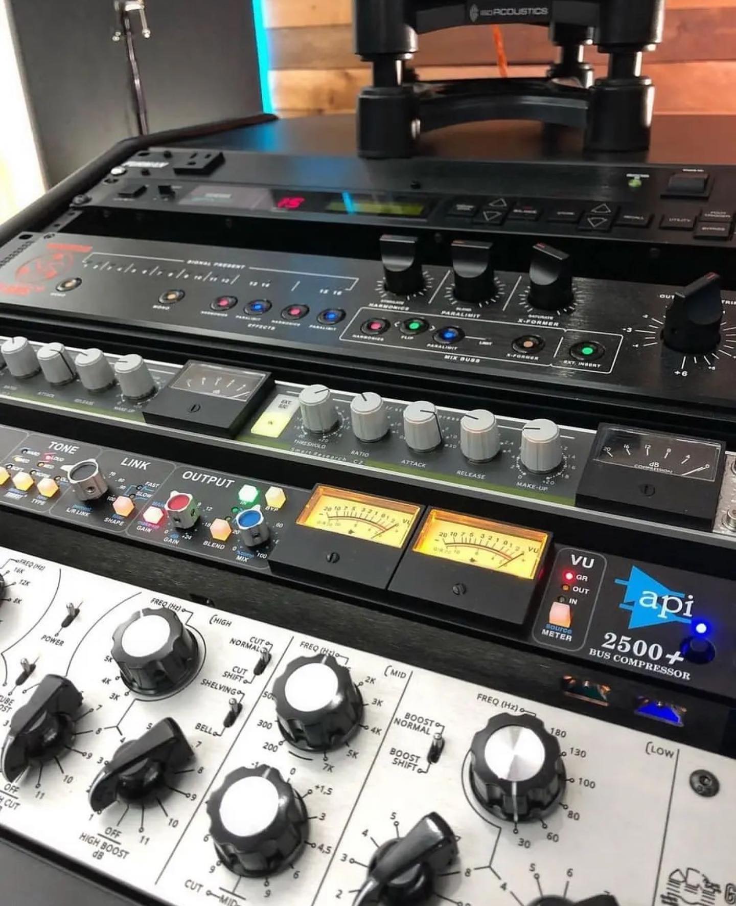 😍 Beautiful rack setup! . 🚀... - Audio Mixing Mastering