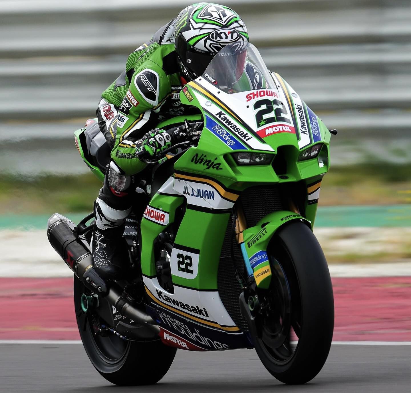 Covers off! ✓ Meet the Kawasaki Ninja ZX-10RR that Alex Lowes and