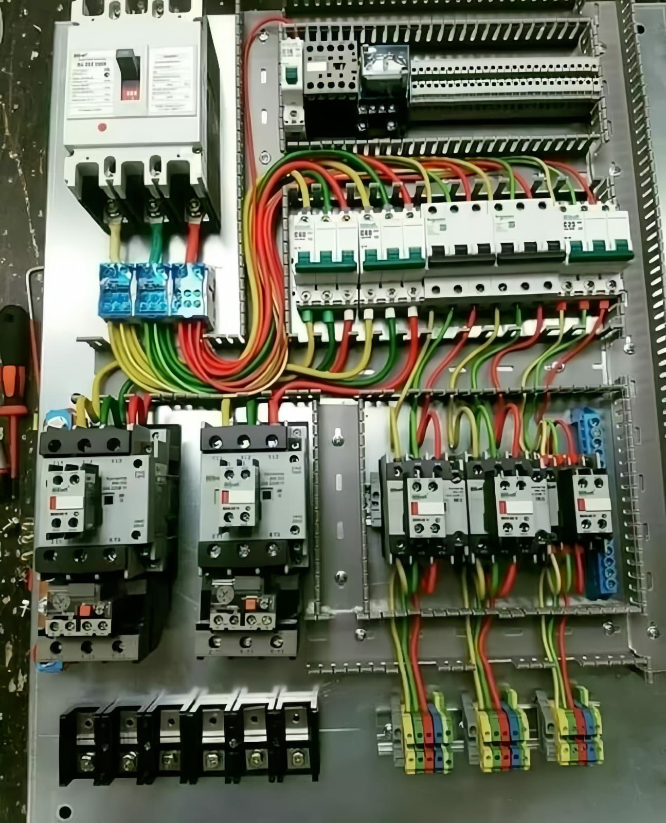 ELECTRICAL Engineer USA CoMMuNiTy | This image shows a neatly wired ...