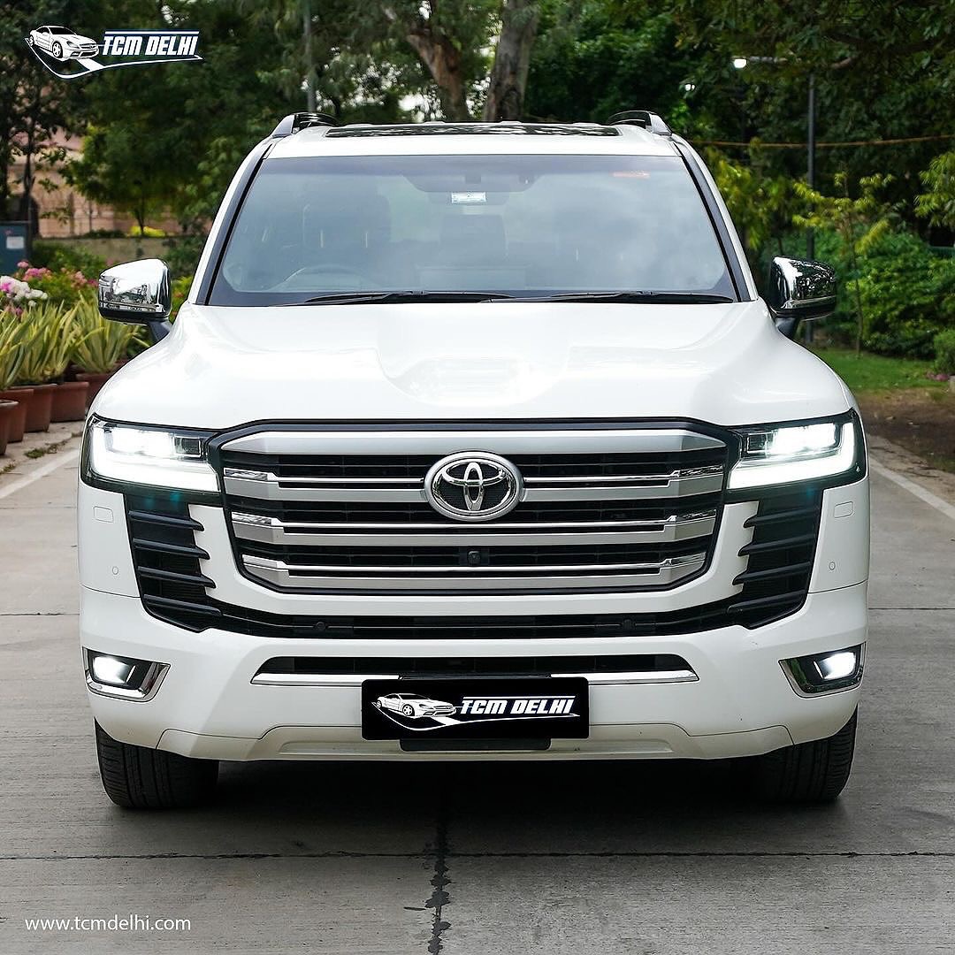 FOR SALE: TOYOTA LAND CRUISER 300 ZX DIESEL 👇 ⚠️ For more