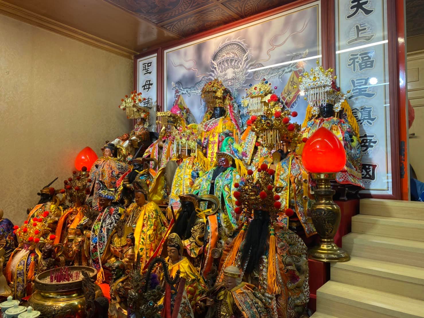 鹿港街尾觀聖宮 - 農曆 12月24日 送神日 今日聖事 更換後貼龍圖 開光儀式 圓滿 感謝善信大德幫忙... | Facebook