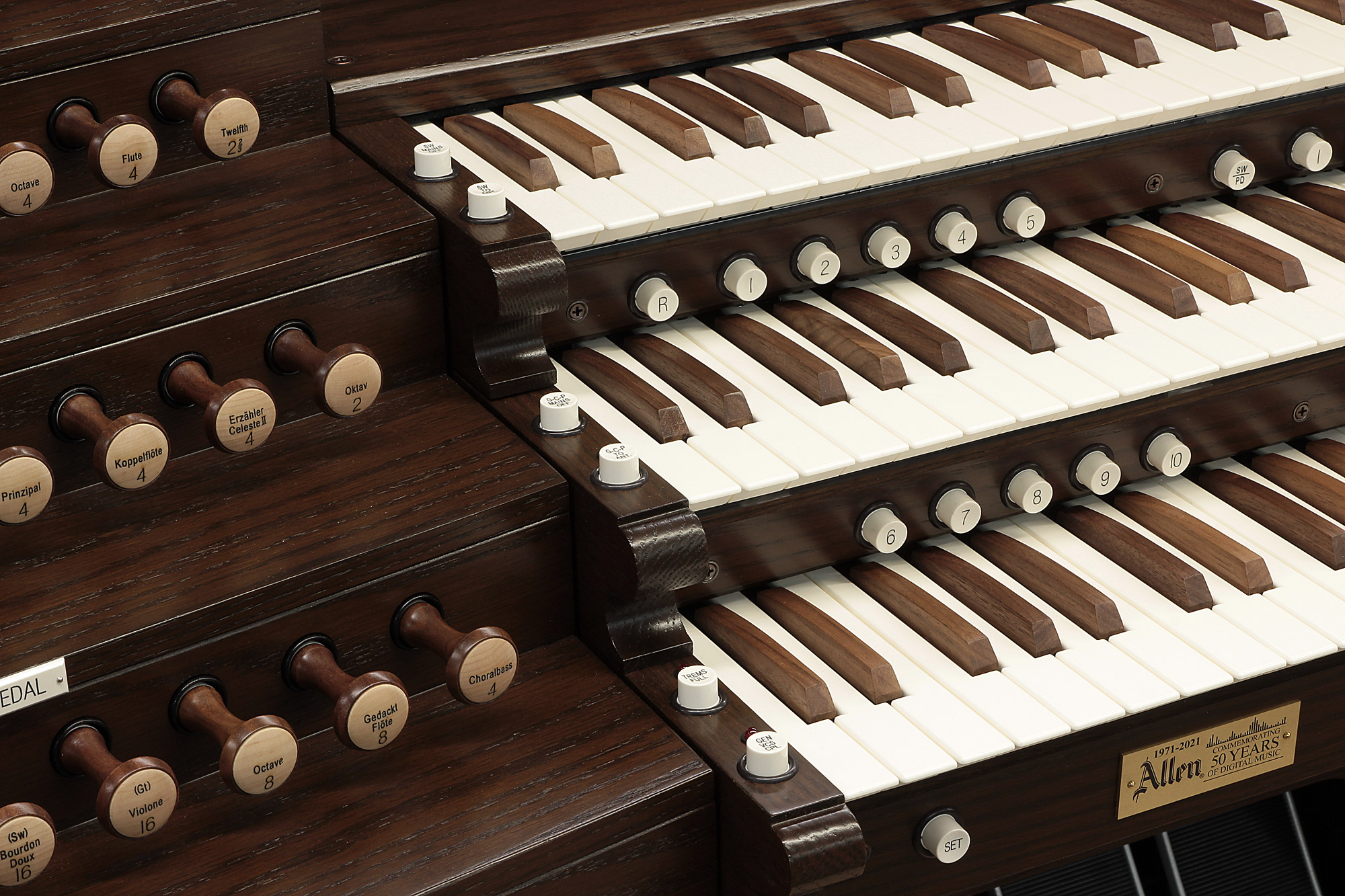 Allen - Impressive! This Custom Three-Manual Allen GENISYS Organ with ...