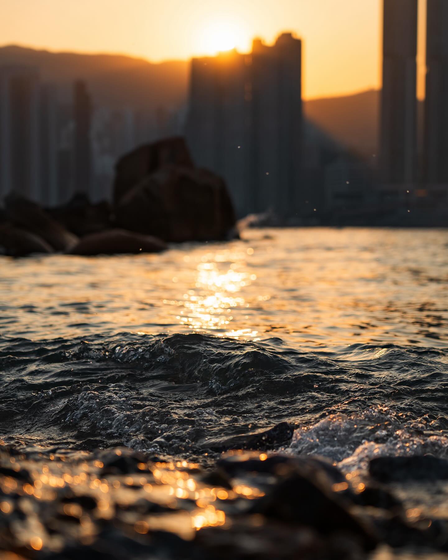 W.Foto - 剛剛日落時份 到海邊吹吹風🌊 📷 #SonyHongKong #SonyAlpha #A7IV...