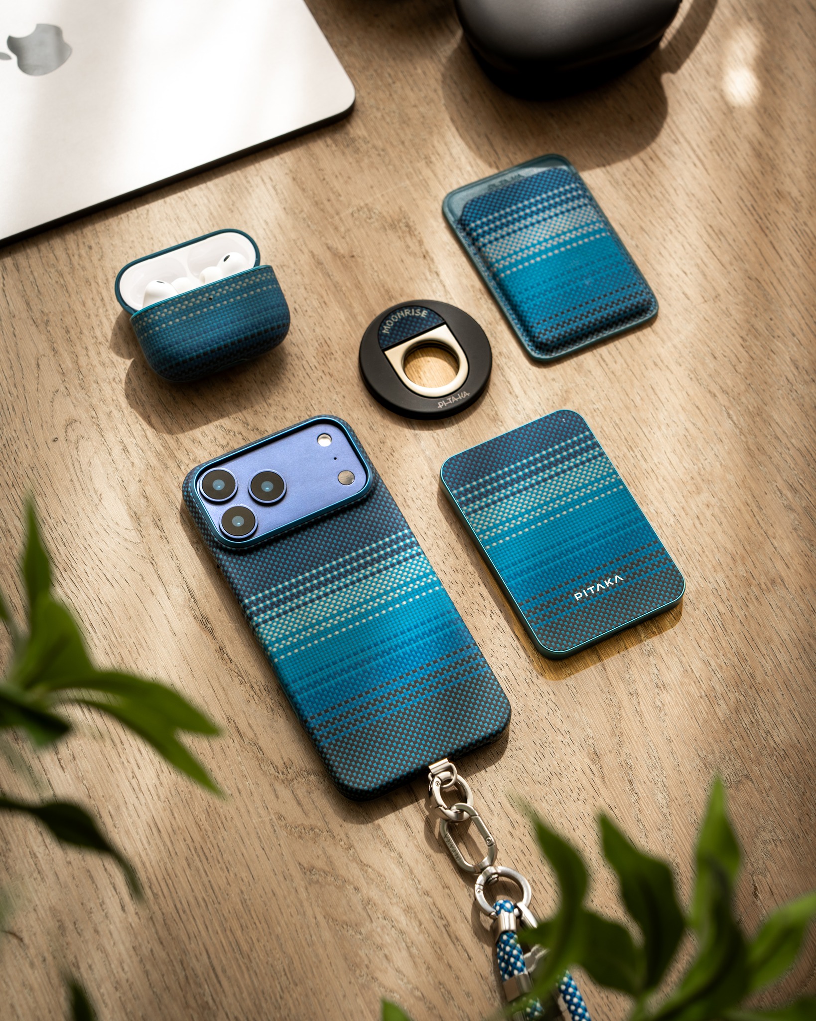 PITAKA-Japan - iPhone 17 Proのディープブルーに、 Moonrise? ブルー 