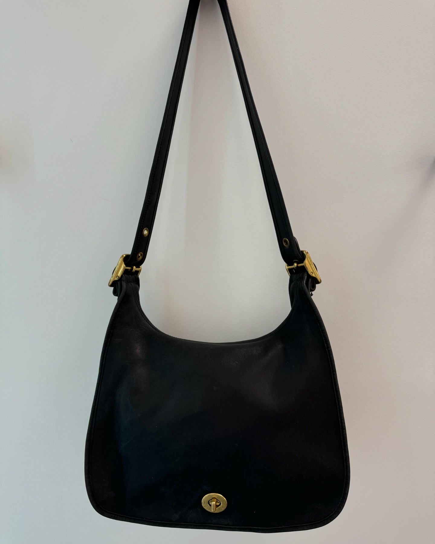 Vintage Coach legacy hobo in black leather Creed: H1D 9718 Has 