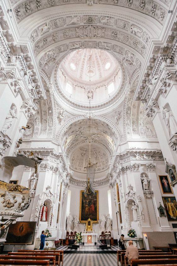 anthropo-la-iglesia-de-san-pedro-y-san-pablo-de-vilna