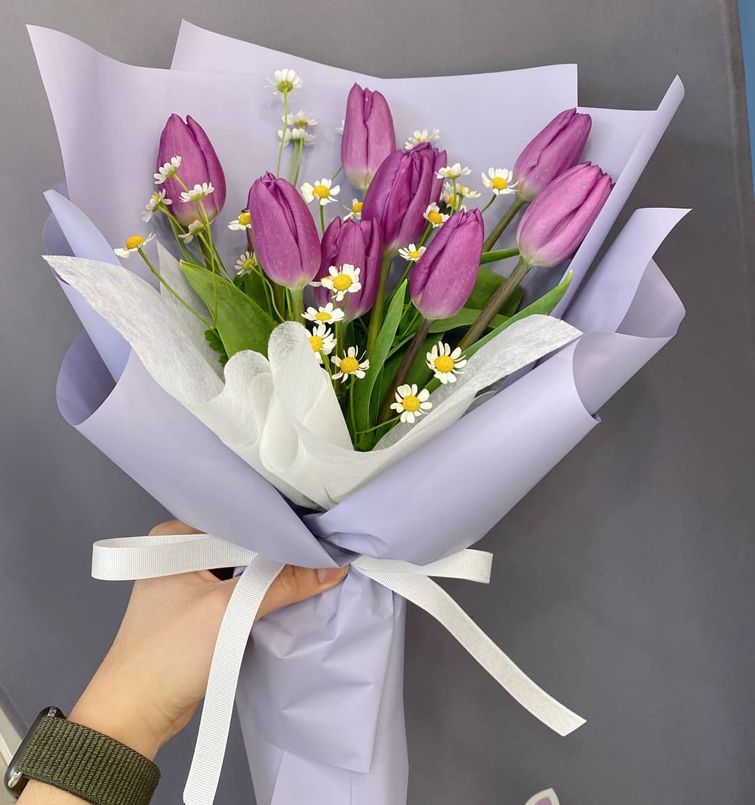 Snowfox Flowers - 💕 튤립과 마트리카리아 조합은 ⚘ 언제나 사랑입니다 ☺☺ . 잠실새내점 튤립 다발 33,000 ...