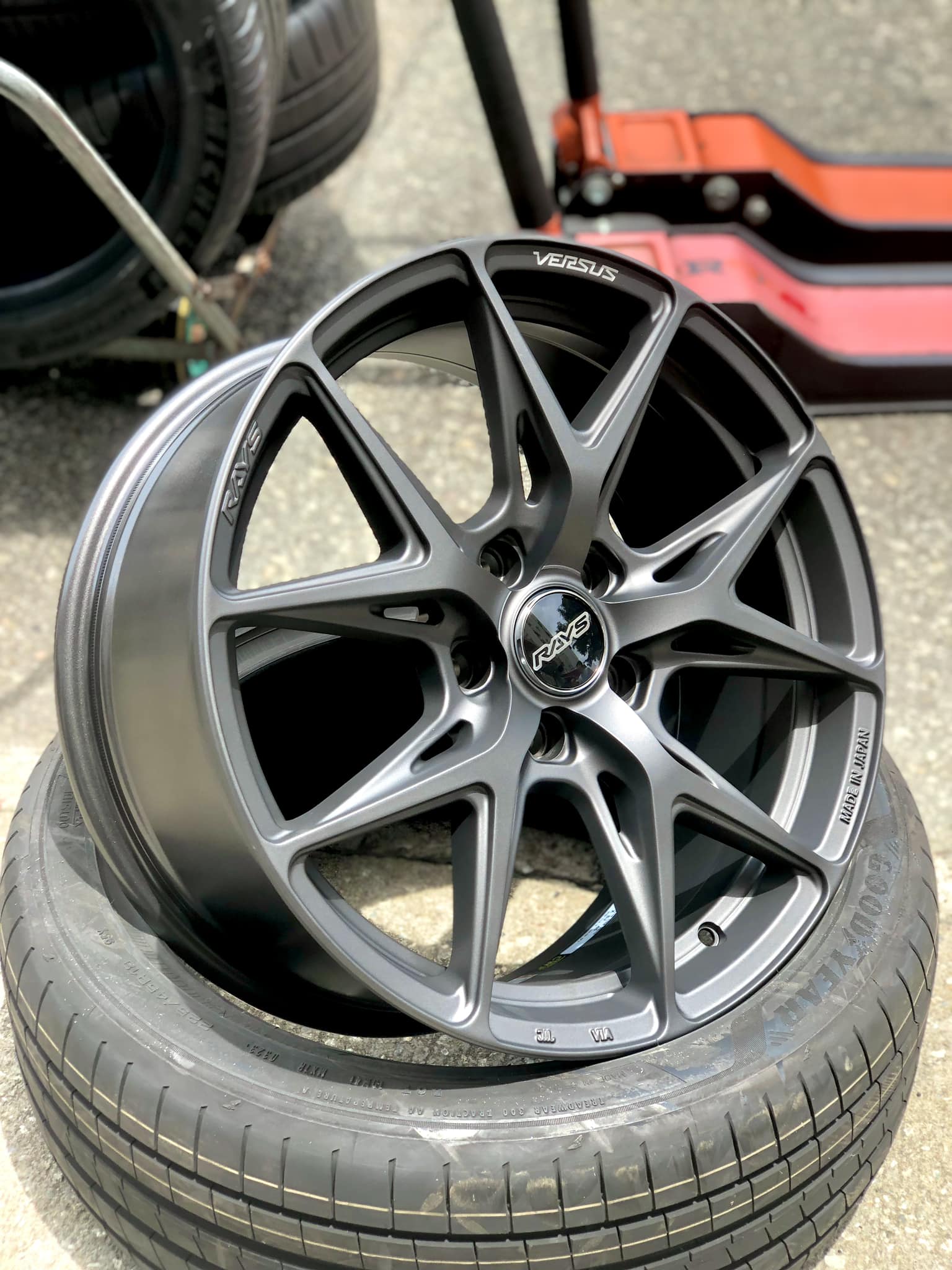 RAYS VERSUS VV21S 18X8 et45 5x14.3 Matte Super Dark Gunmetal Face