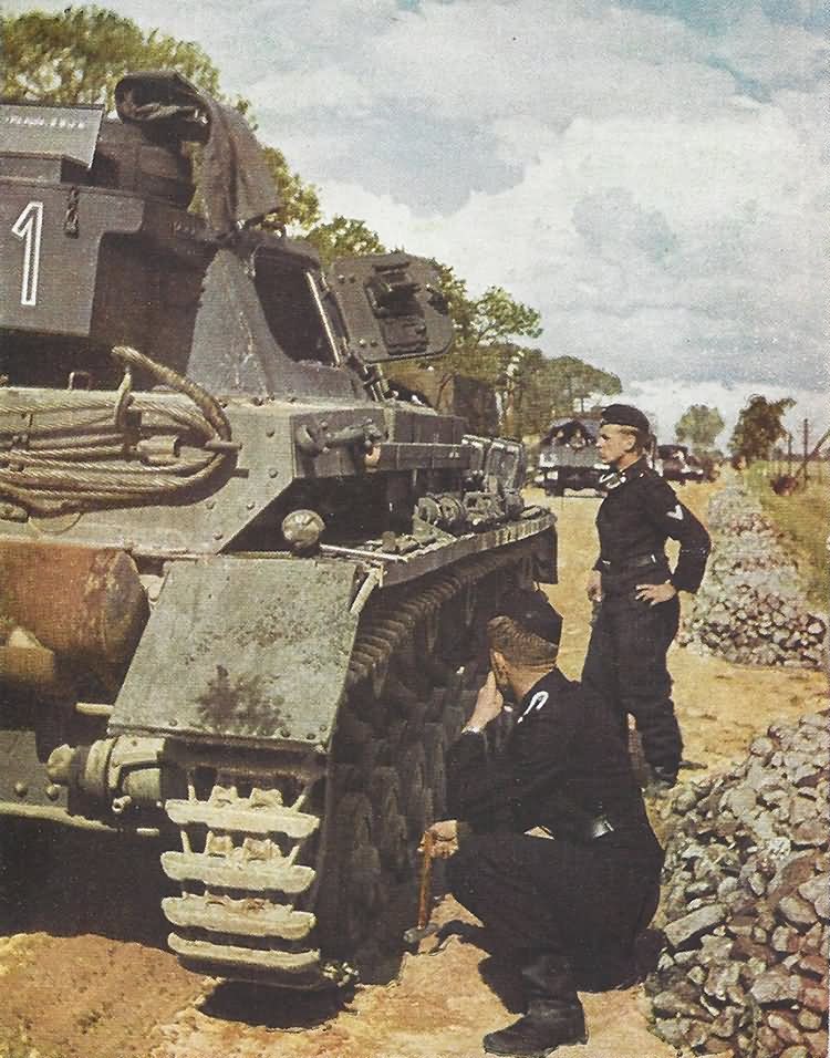 Reviewing a Panzer IV in the Eastern Front