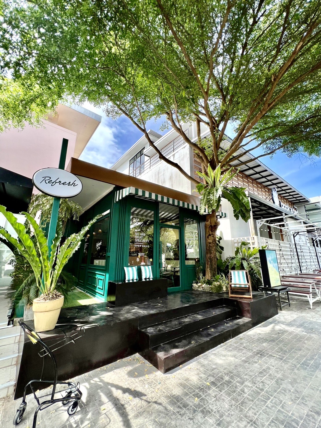 Refresh Cafe โฉมใหม่... - Niya Media Co.,ltd.
