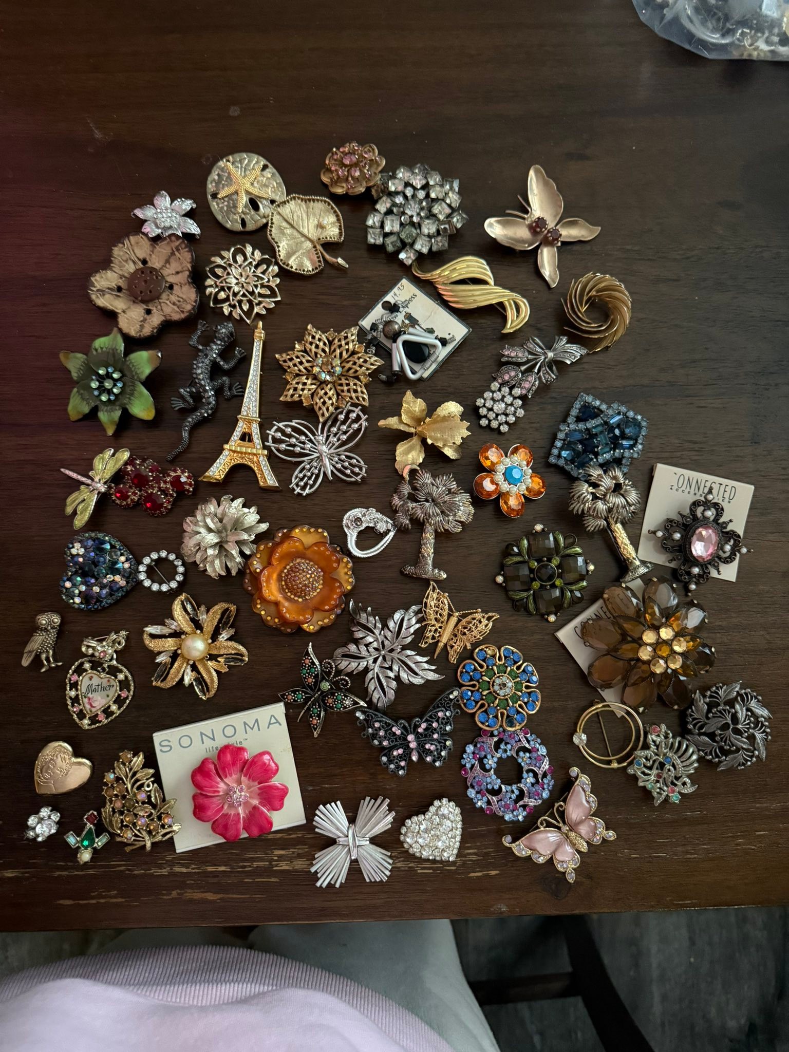 Brooches and pins, how much would the lot go for typically of  display picture 1