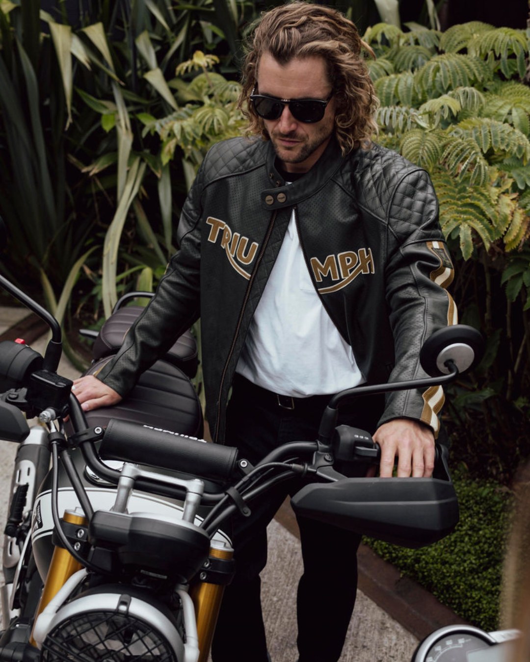 Meticulously constructed for the Modern Classic rider, timeless