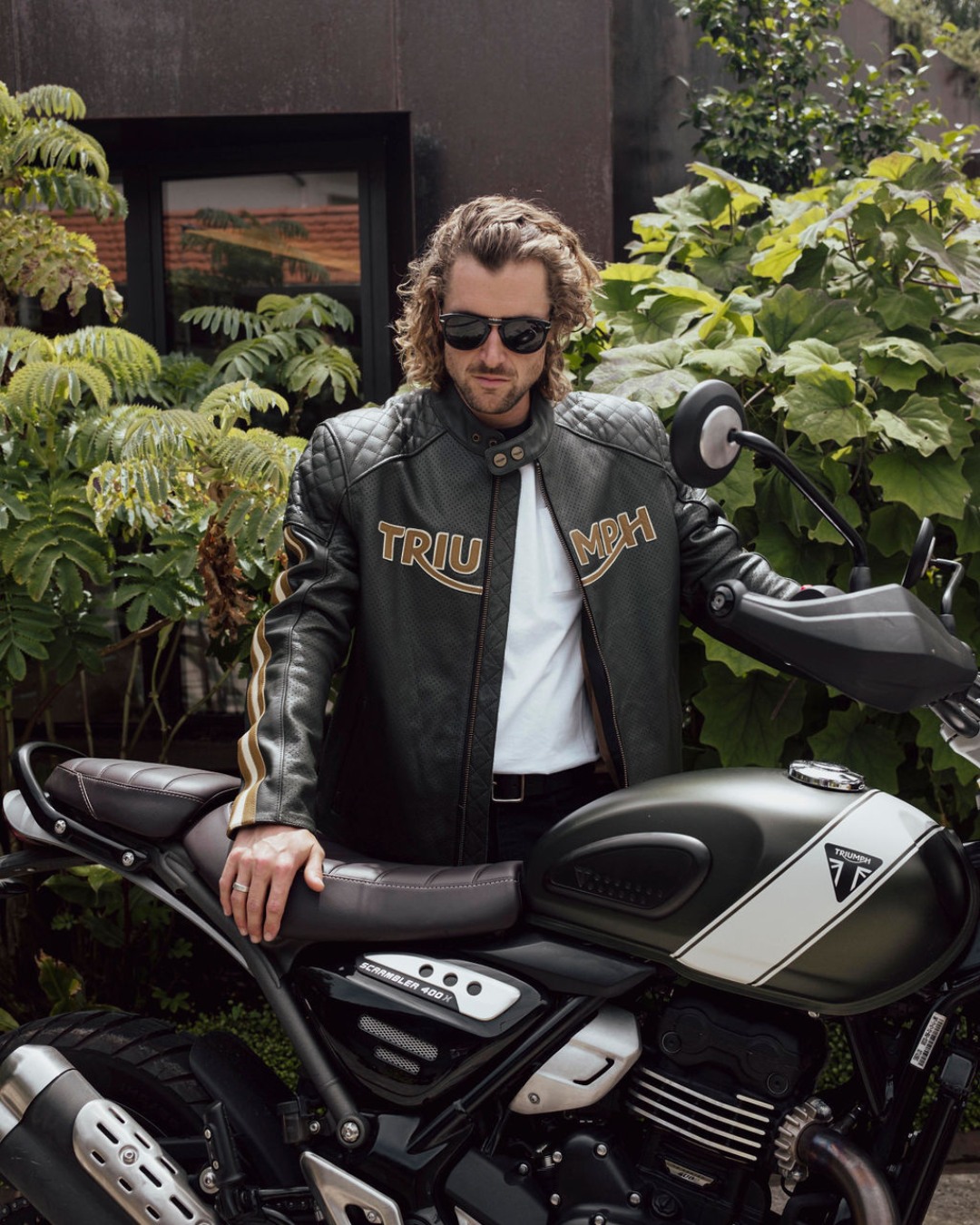 Meticulously constructed for the Modern Classic rider, timeless