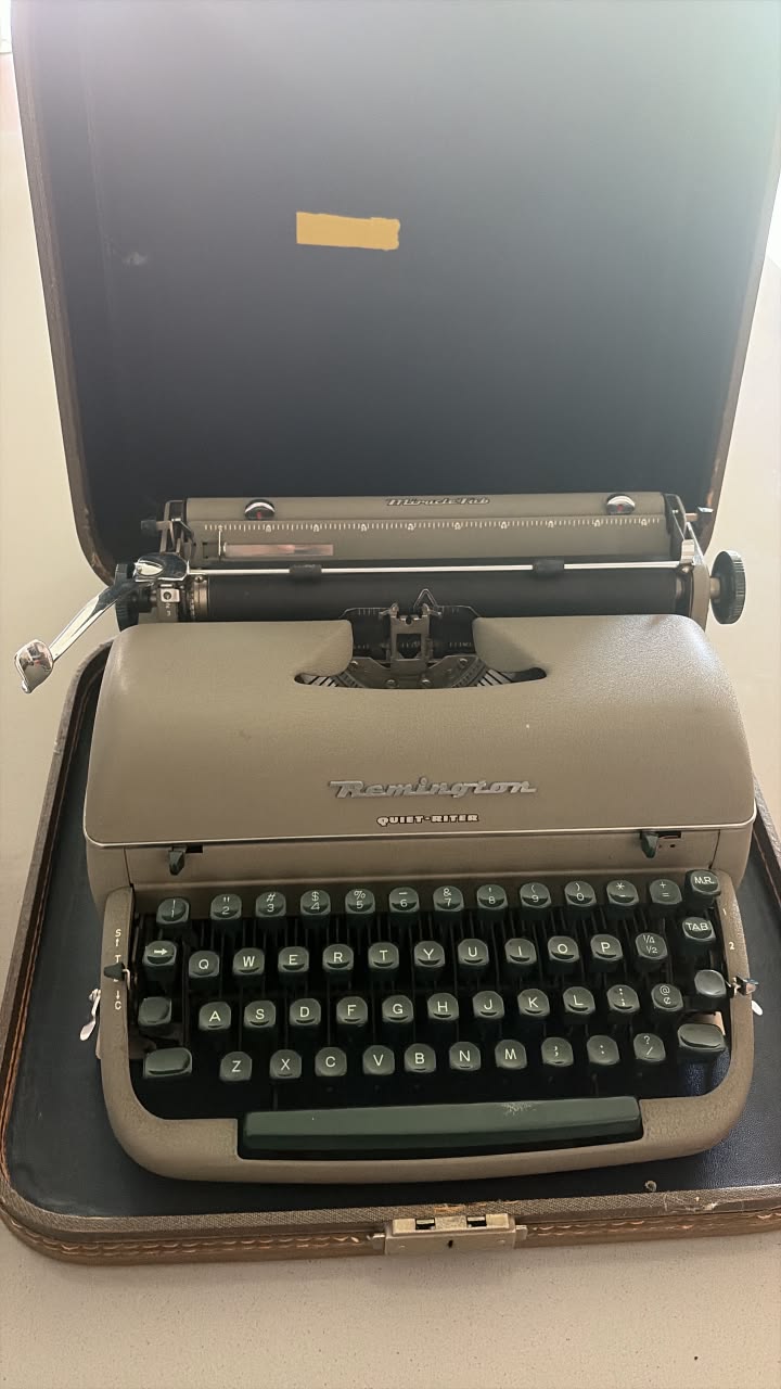 専用ページ☆ Dm offers working Remington typewriter