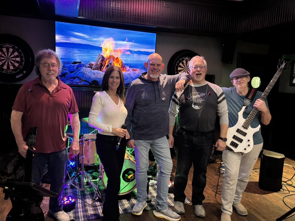Phoenix Band | Facebook