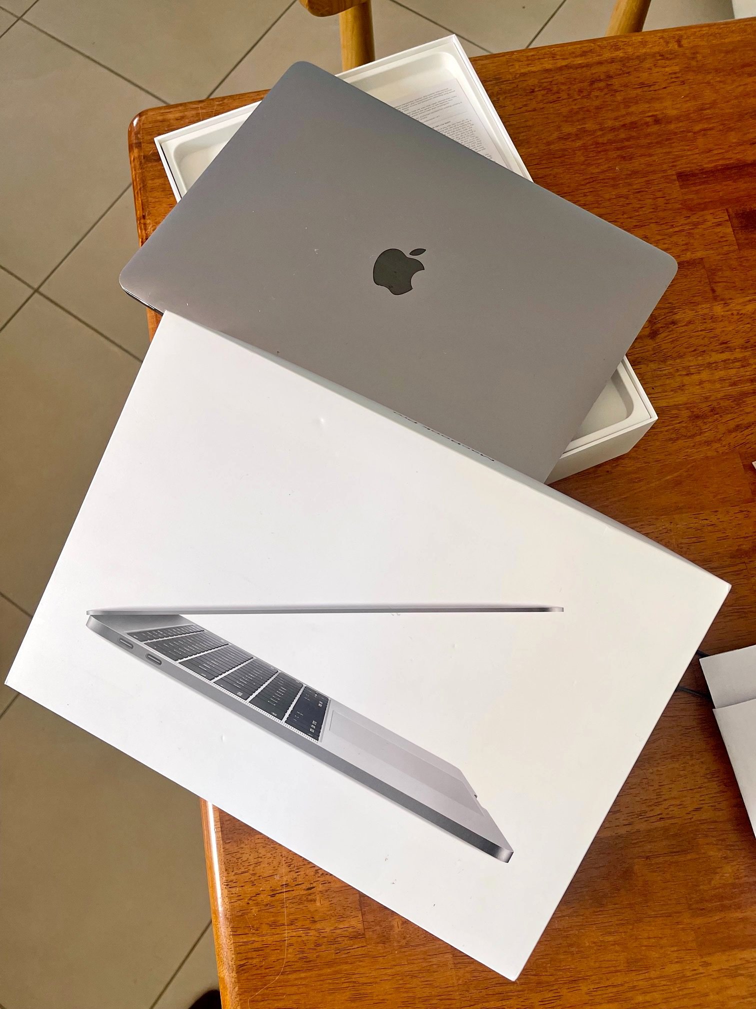 MacBook Pro 2017, A1708, i5@2.3GHz, 8Ram, 256 SSD, 13