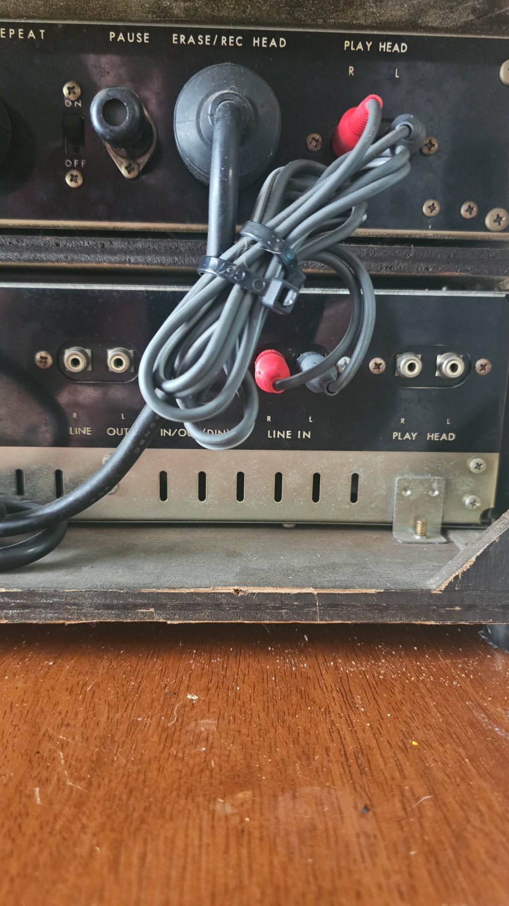 Connecting Teac A-7010 to amplifier correctly?