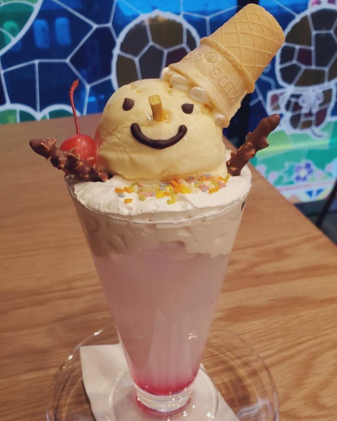 □新メニューのお知らせ□ 2つの色を選べるクリームソーダ 「Deux 