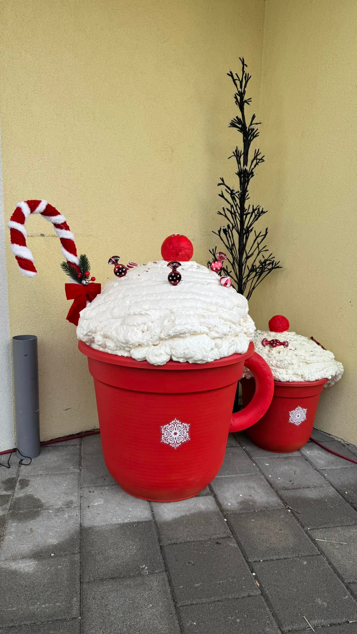 Mein XXL Weihnachts DIY Projekt ist fertig. 90 cm ist die große Tasse geworden 😅