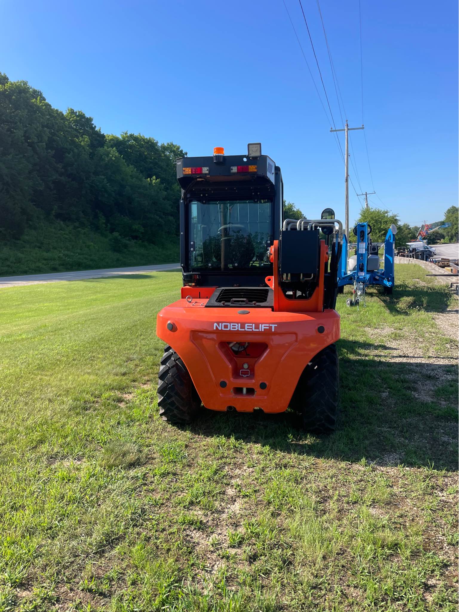 New 5000# Compact telehandler Cab,heat,air,forks and bucket ...