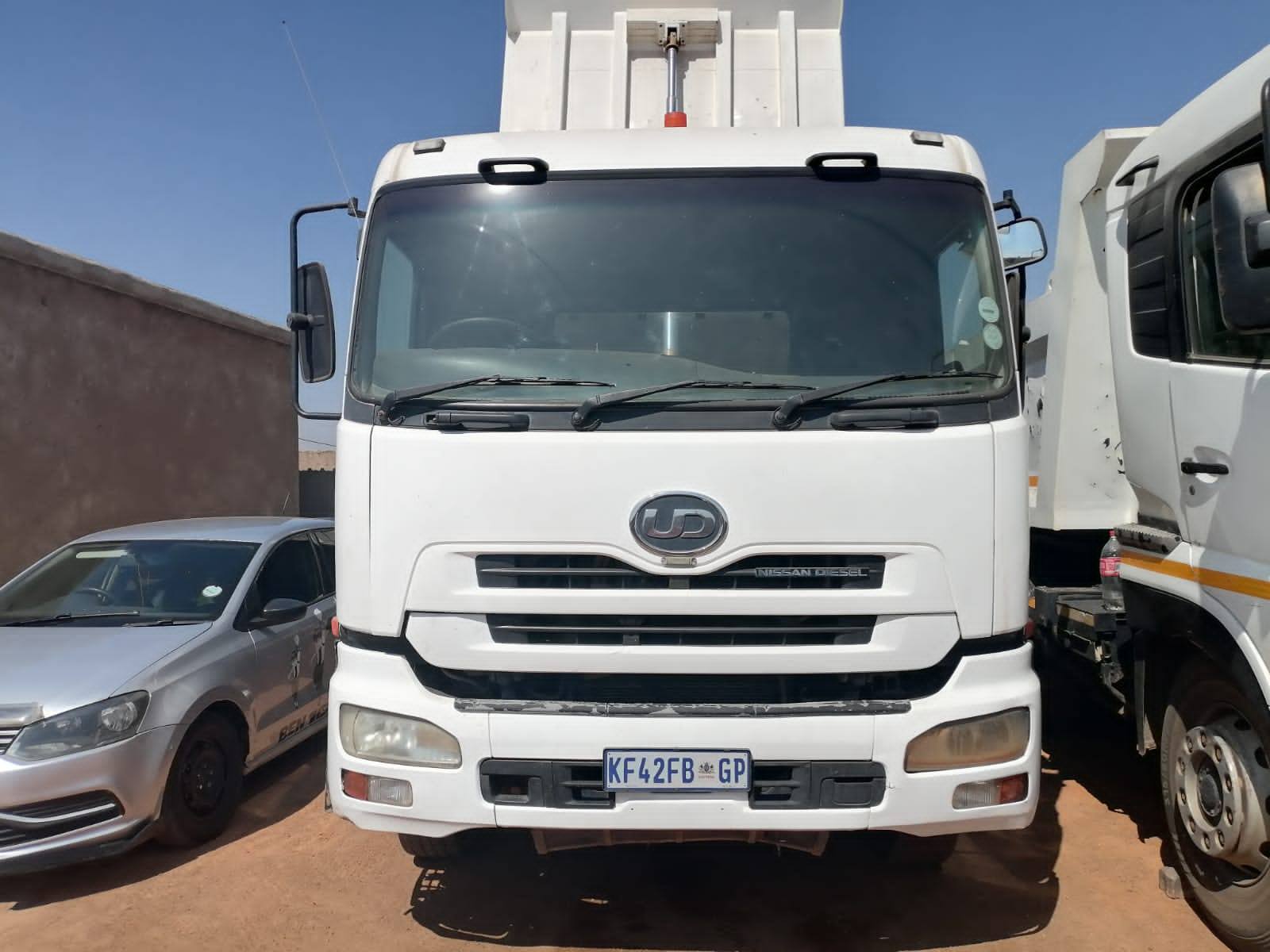 UD Trucks Quester Dropside E51 CWE 370 (6x4, 10.8L) UD Quester E51