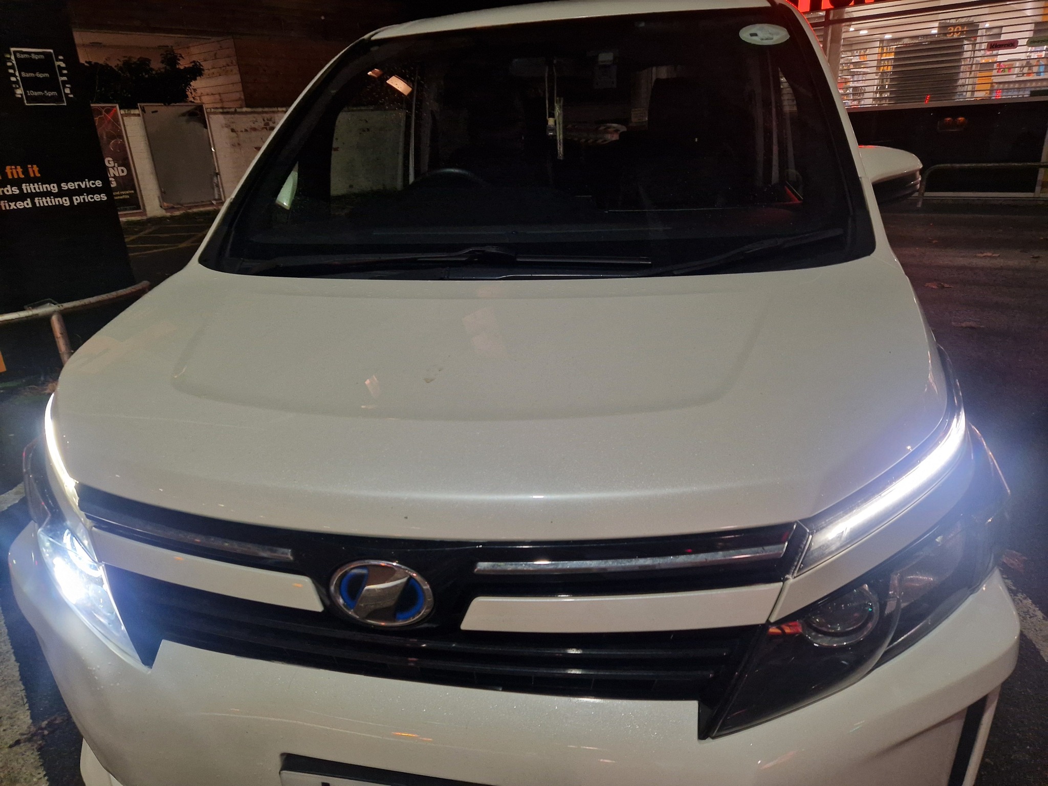 Where to fix Toyota Voxy headlight LED bulb?