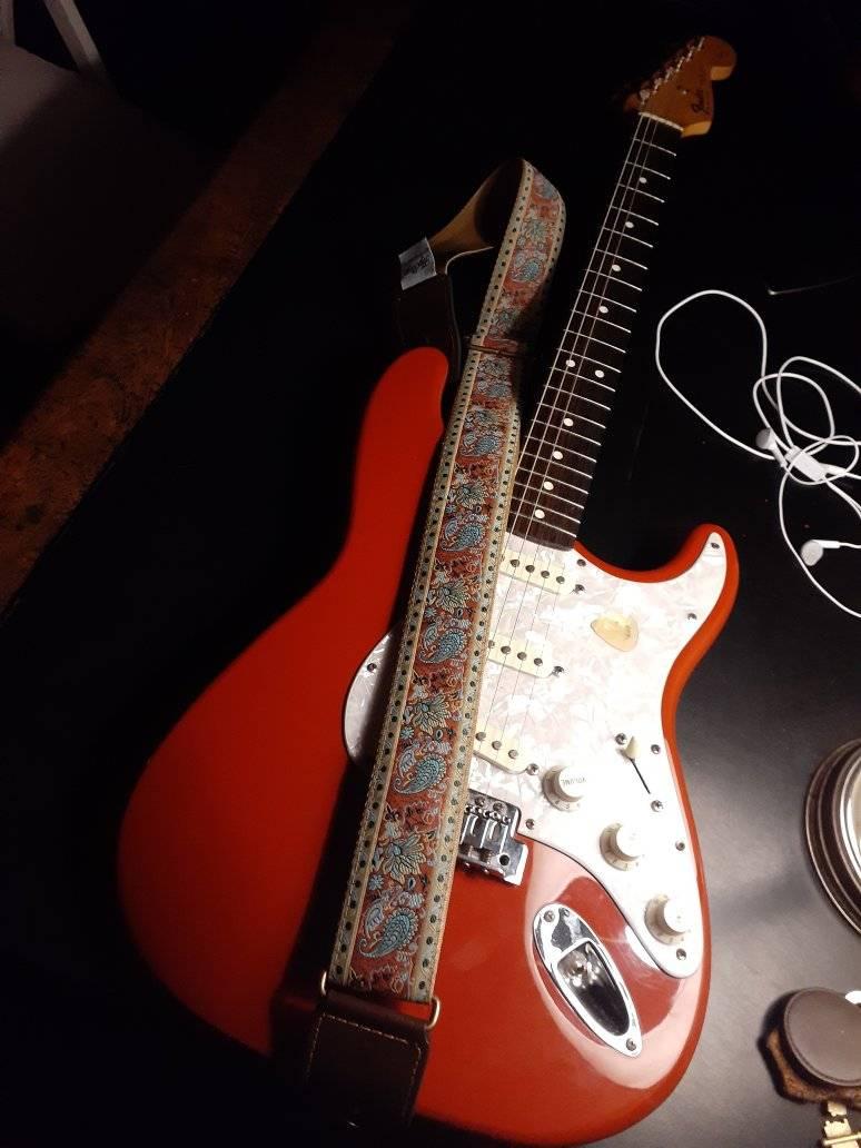 What is the information about the 1994 Fender Squier series guitar?