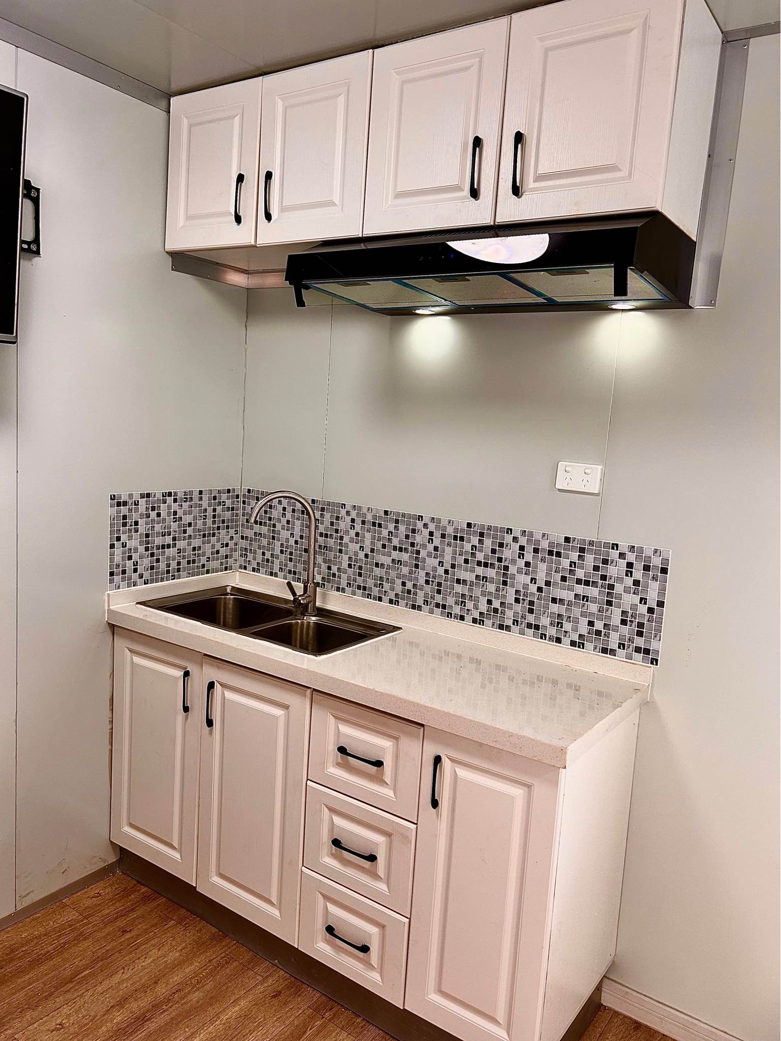 Demountable Donga study unit - Property For Sale - Darwin, Northern ...