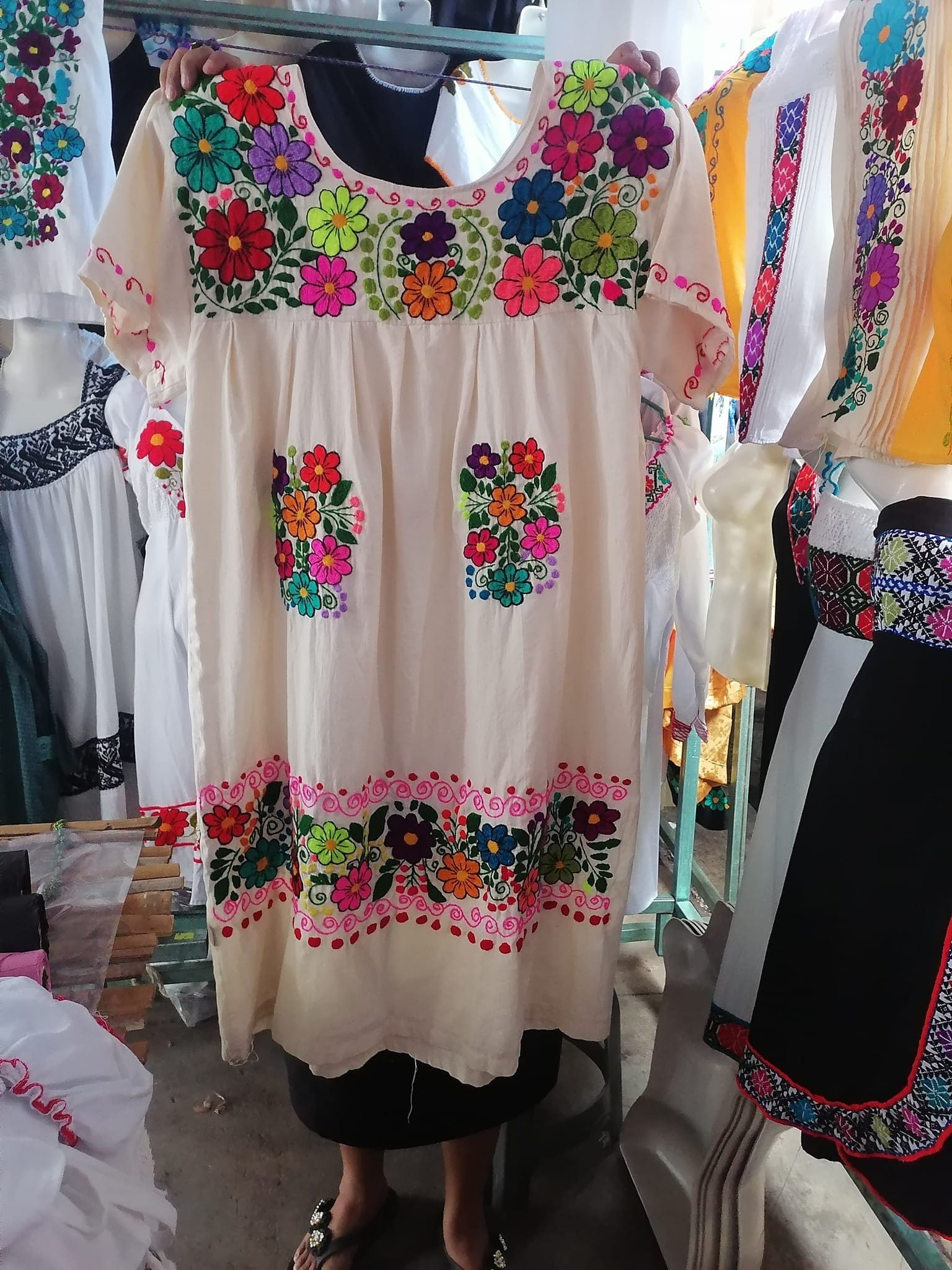Bordados Artesanales de la Huasteca Hidalguense Doña Rocio Beltran ...