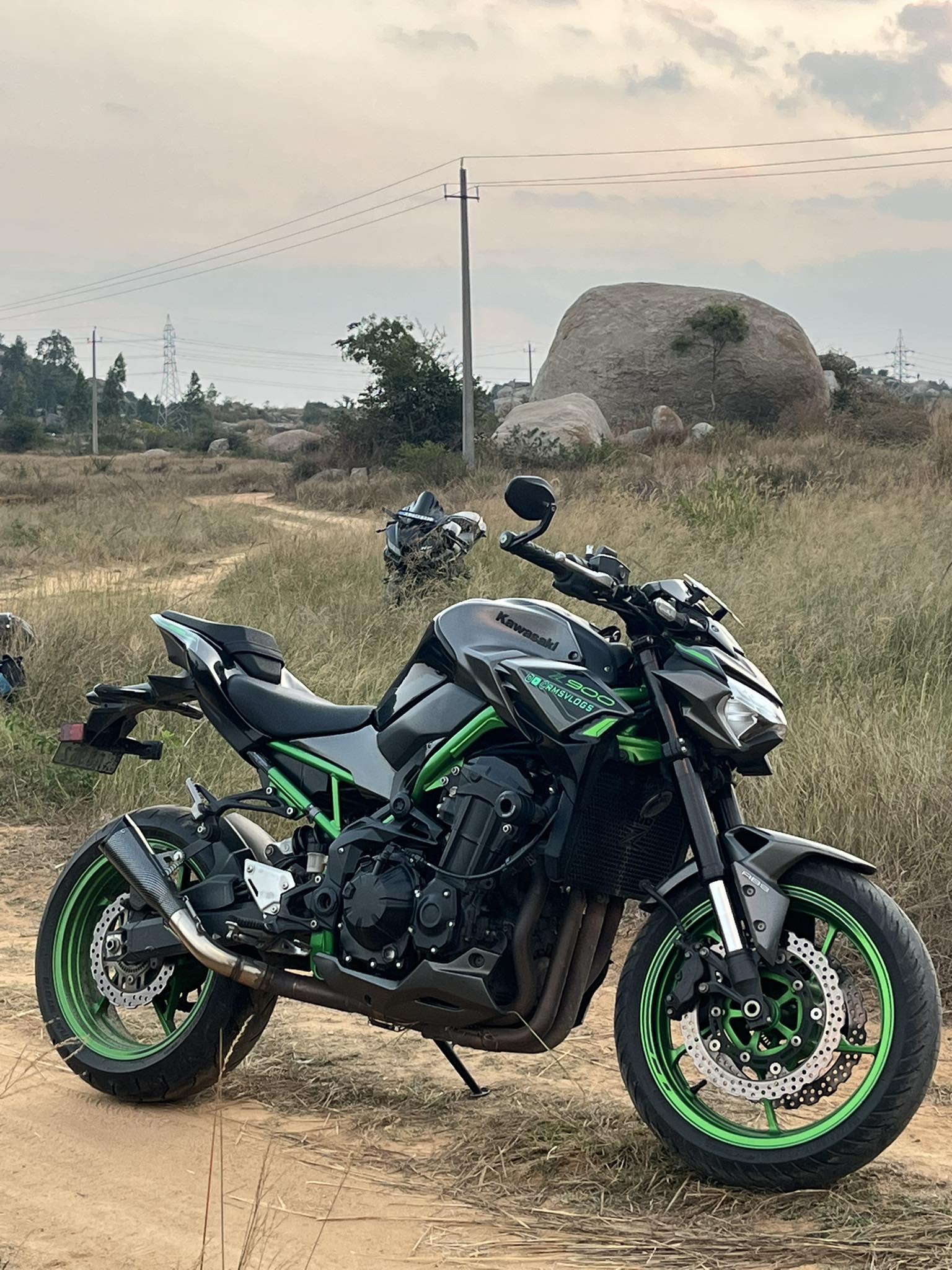 Raw. Aggressive. Unmistakable. The Z900 commands the street with a