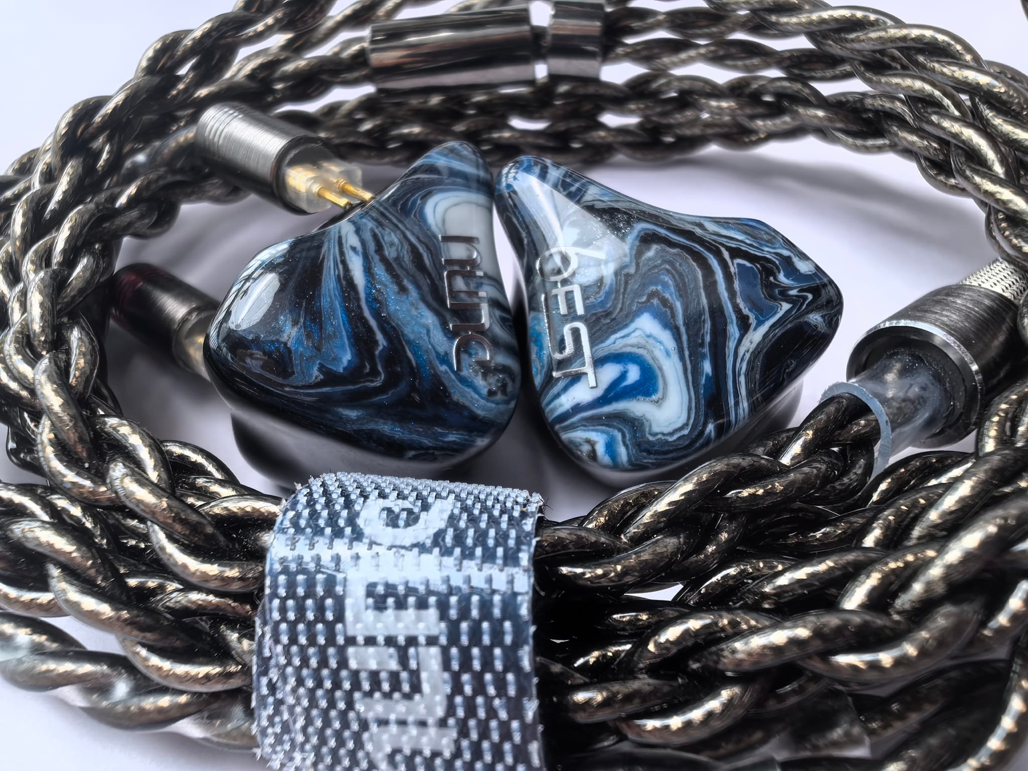 The DUNU SA6 EST is here, now with two EST drivers. Can