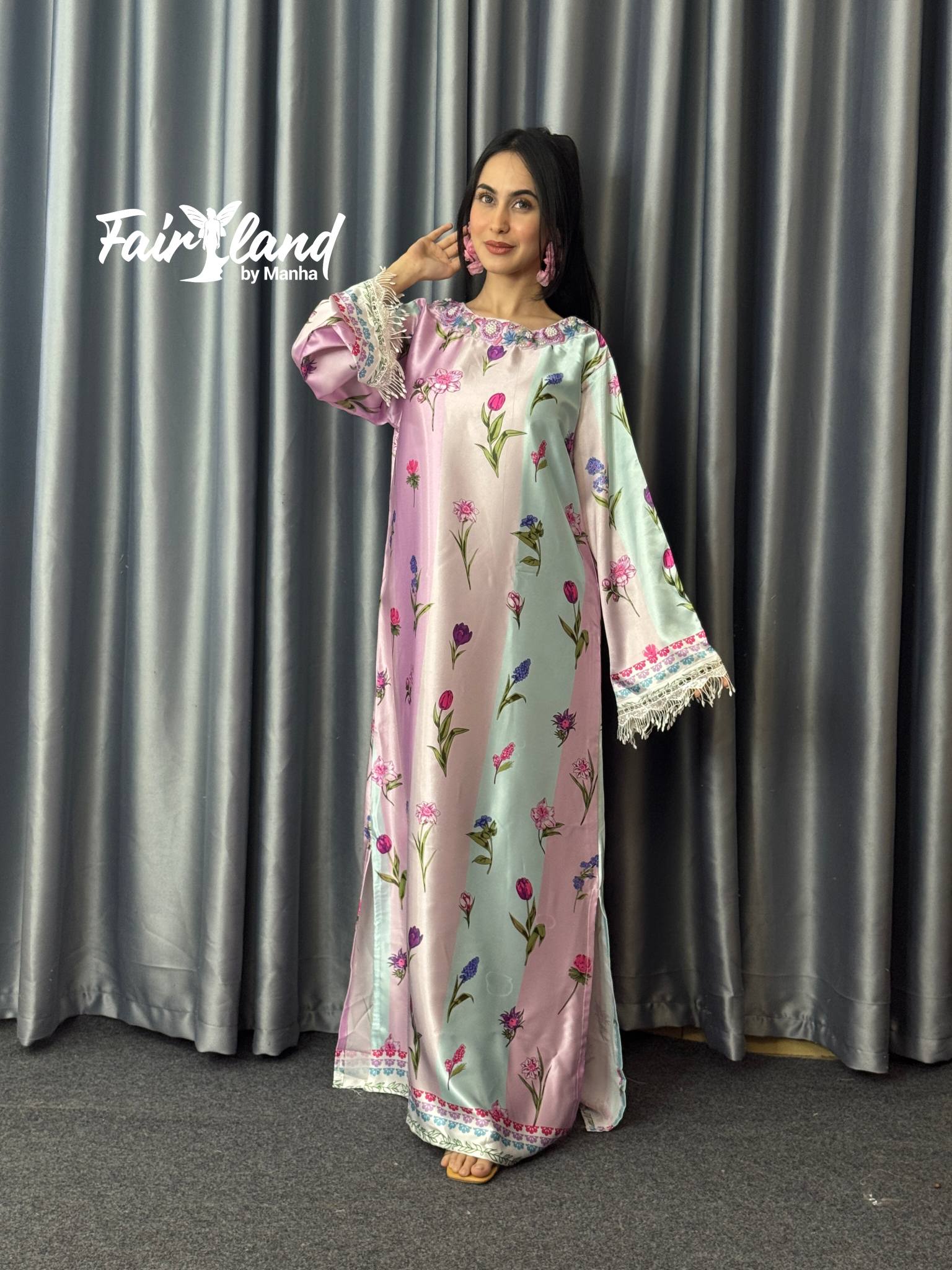 Pakistani inspired long kaftan Last 15 pc available 💙Our own designer long kaftan Collection 🧨Dress neck Pearl lace work 🧨Hata Lace work 🧨Fabric : Shiny premium soft Silk 🧨Long:50-53 🧨Size:34