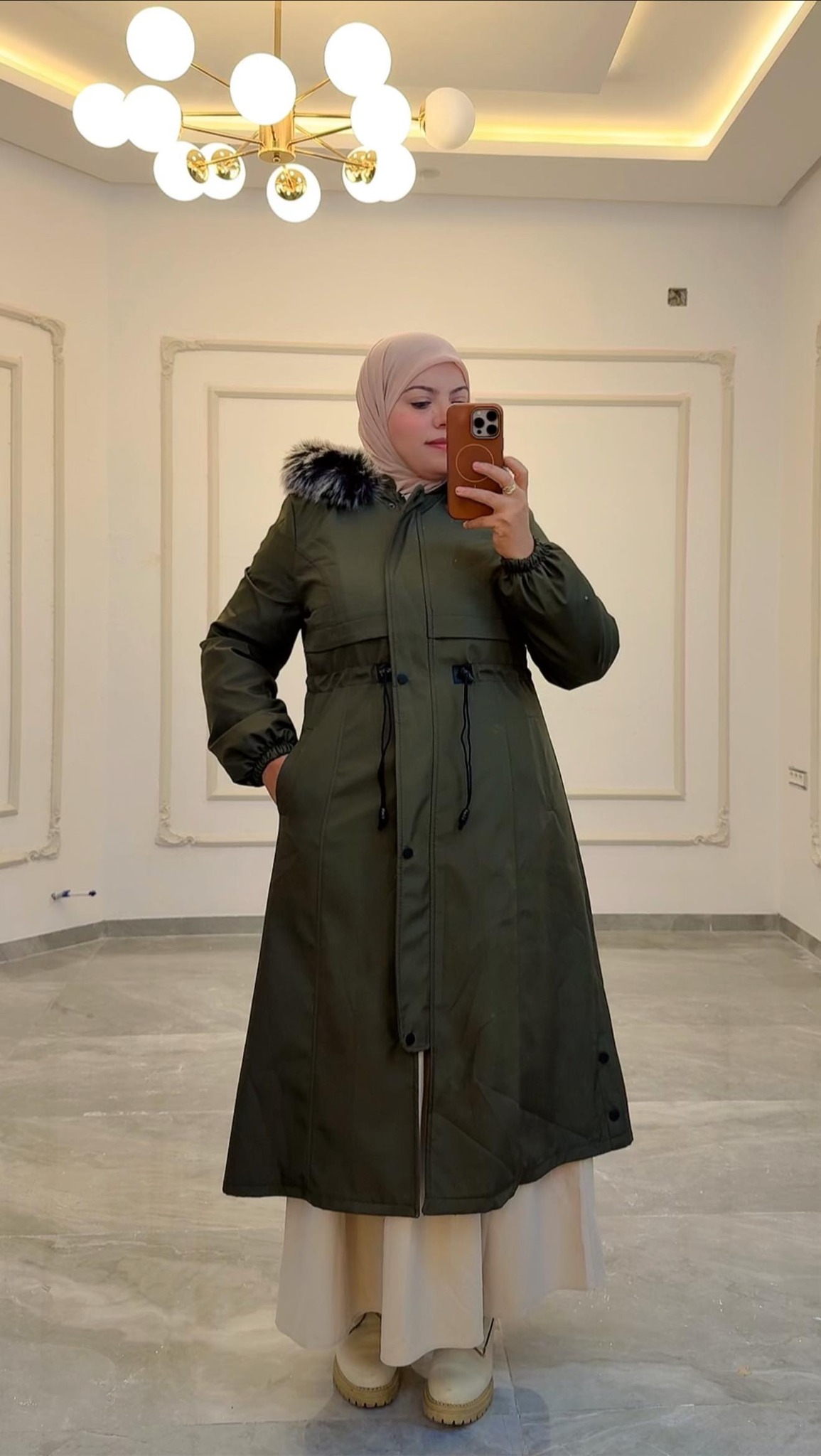 Manteau Taille 46/48 - Faux Daim Noir - Doublure Fausse Fourrure - Marque Gabriella Vicenza - Occasion Très Bon état