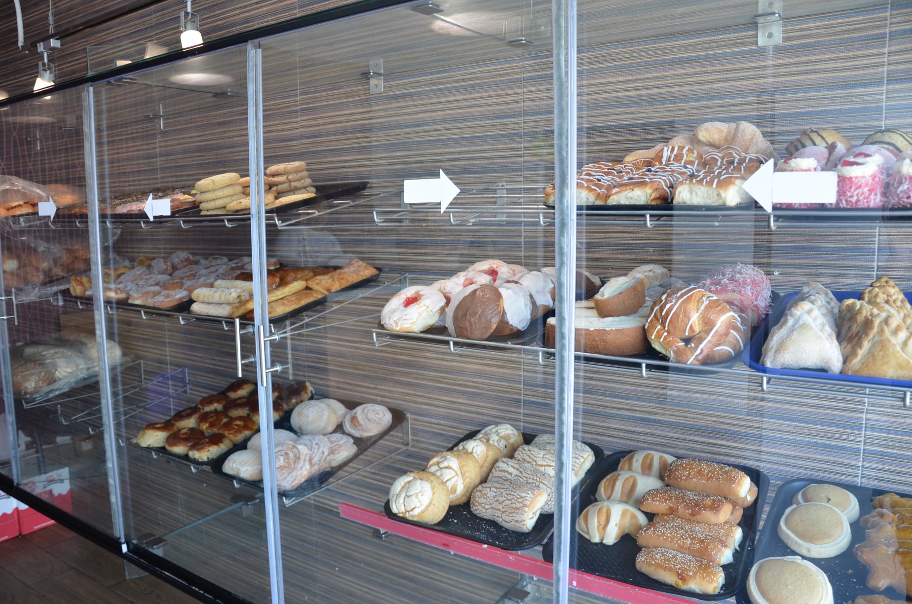 ¡Tenemos gran variedad de pan dulce! Te... - Panaderia Azteca