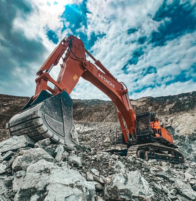 Check out this Hitachi ZX870 excavator standing proud in Holland