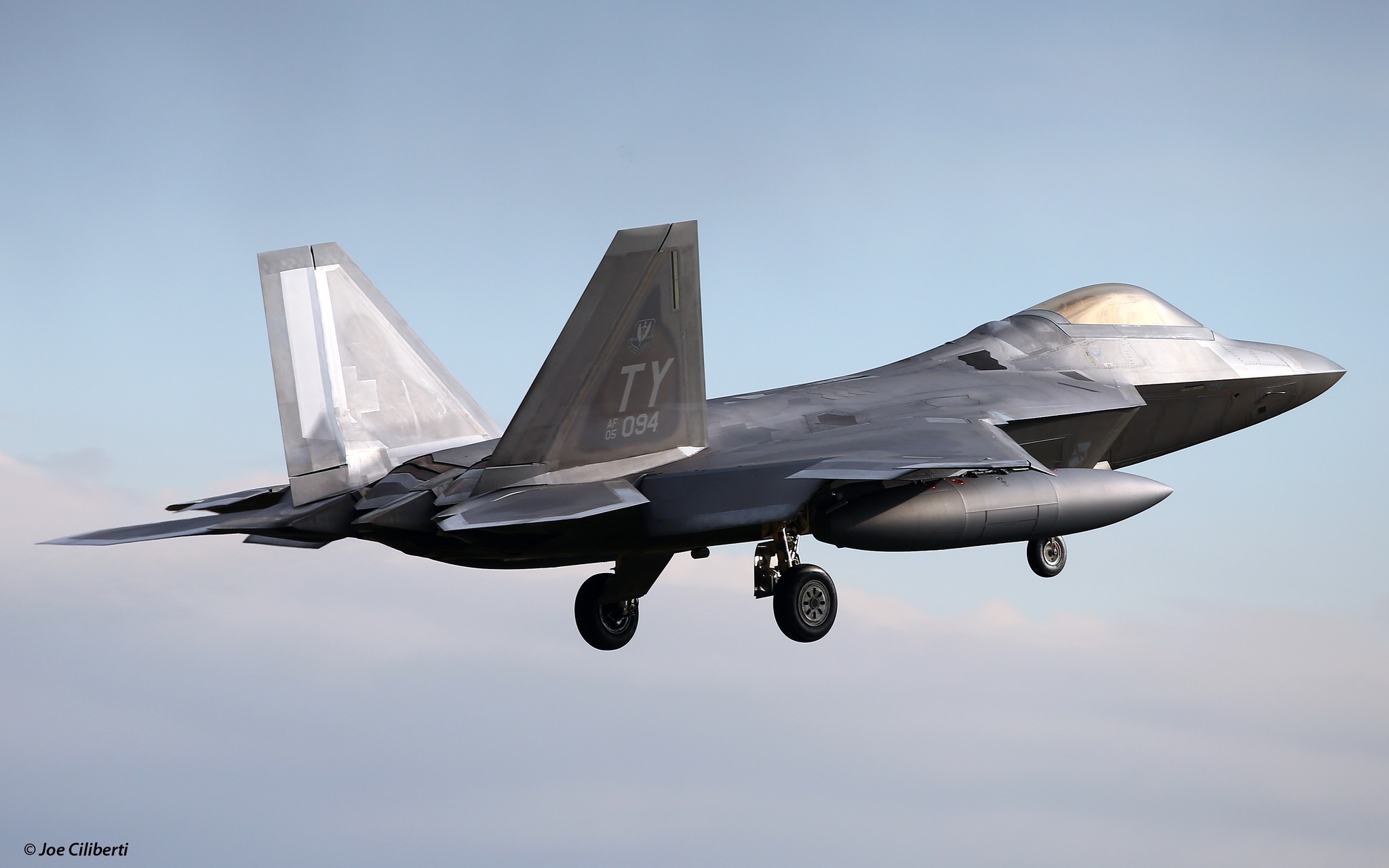 Joe - F-22A Raptor of the 95th FS seen landing at RAF Lakenheath in ...