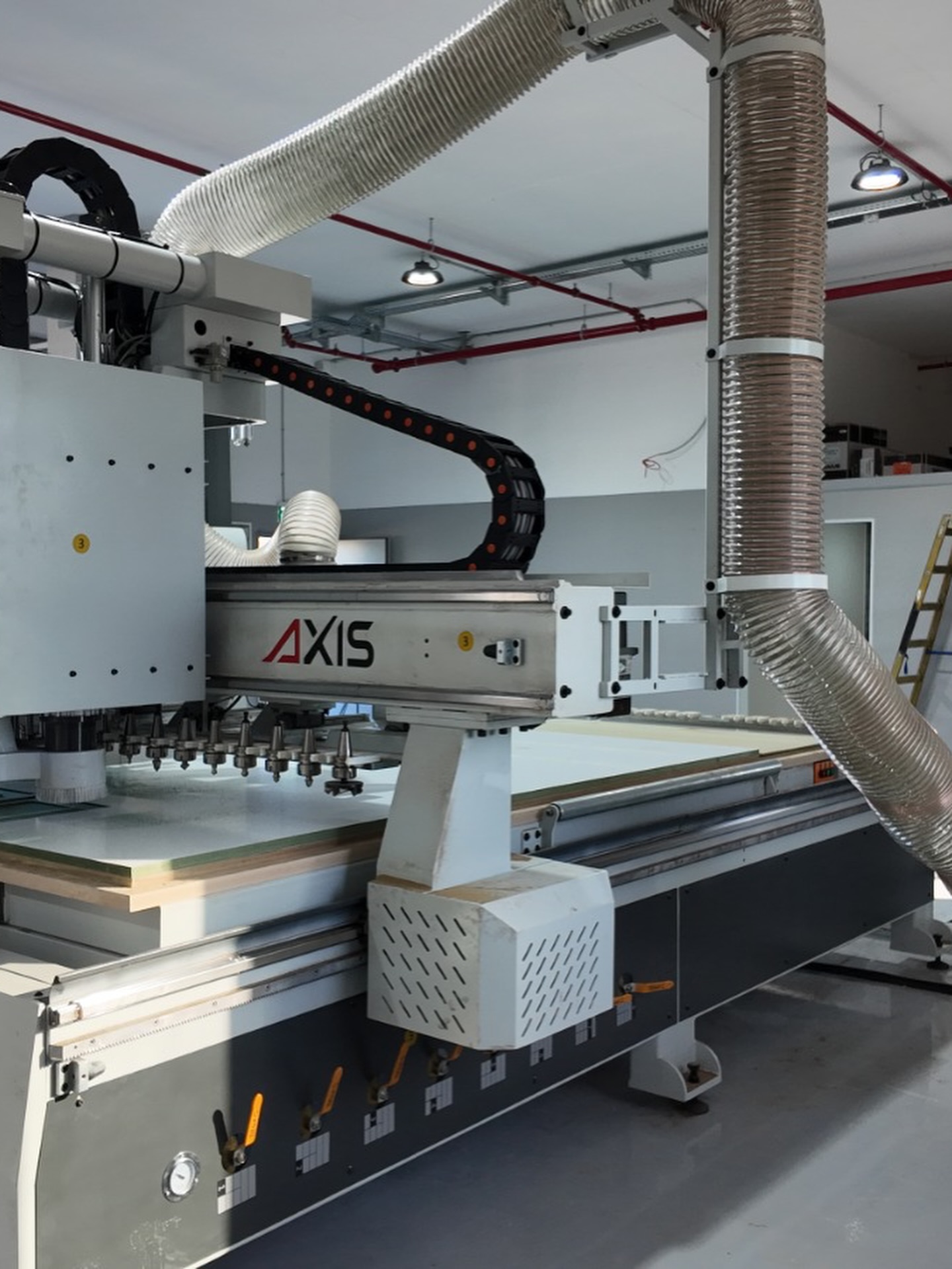 אקסס מכונות Axis-machines | Julis