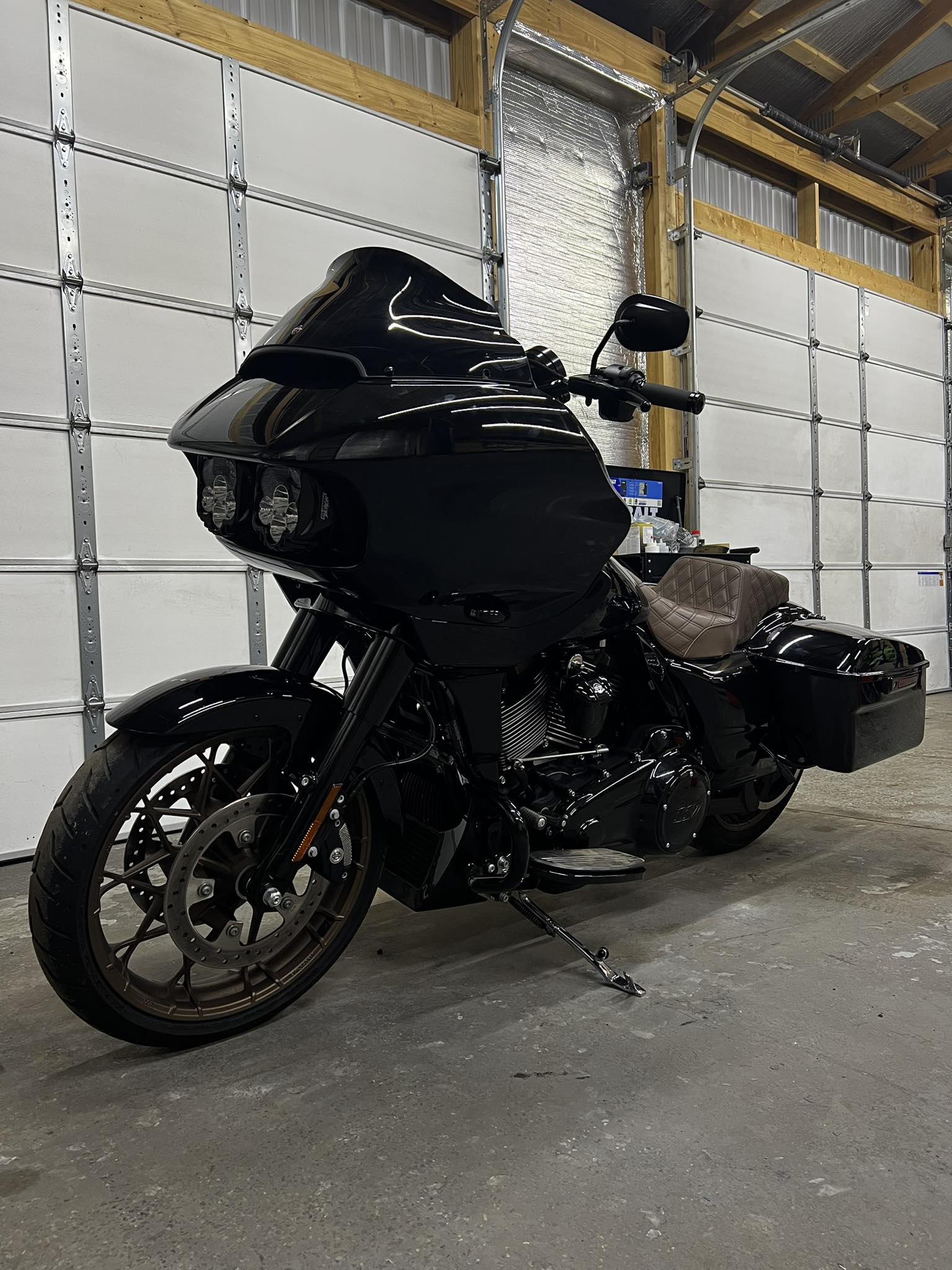 e.sen tony black【esenss25p01sp】 2024 Vivid Black Street Bob gas tank raise examples needed