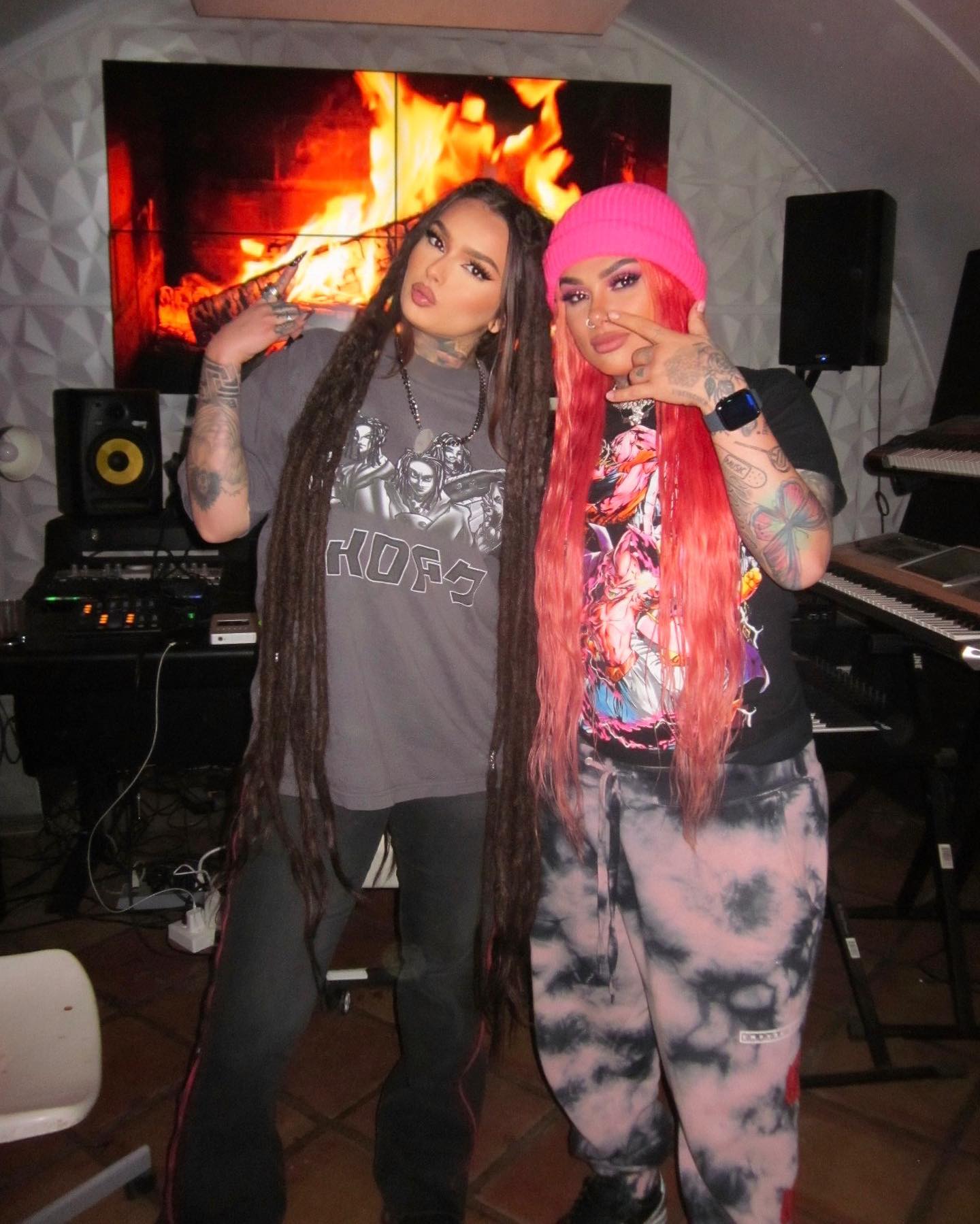 snowthaproduct just two independent artists🌟🩷 oh yeh and bad