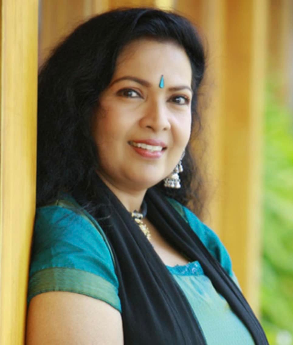 Aneesh Ravi - ഒരു പകലിന്റെ രണ്ടു പകുതികൾ ഇന്നലെ...
