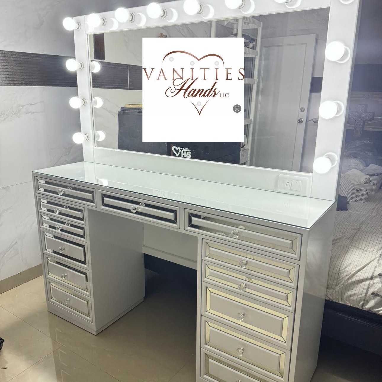 ️Bluetooth Vanities ️ 2usb 2... - Vanities Hands LLC | Facebook
